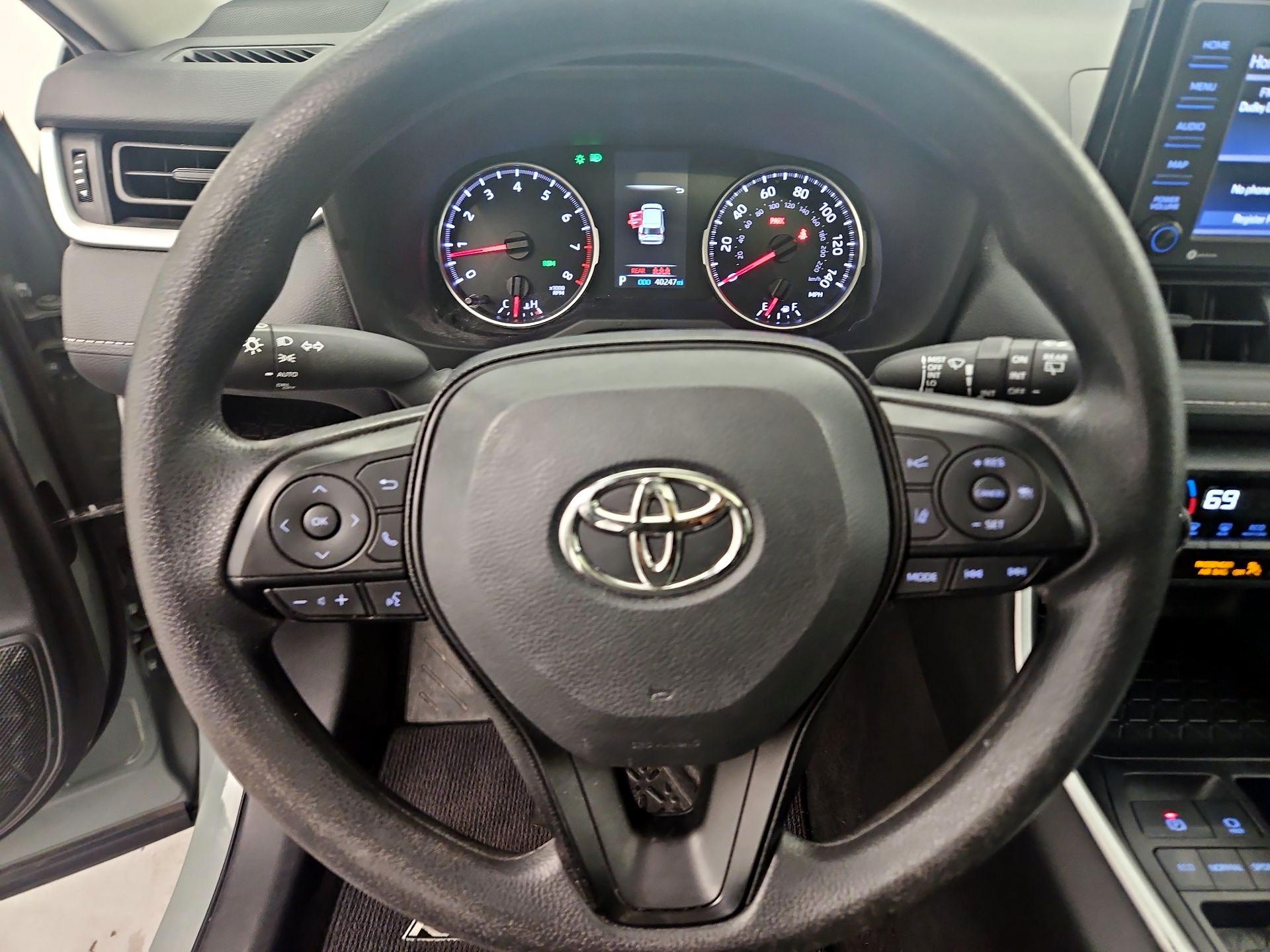 Thumbnail: 2022 Toyota RAV4 - 10