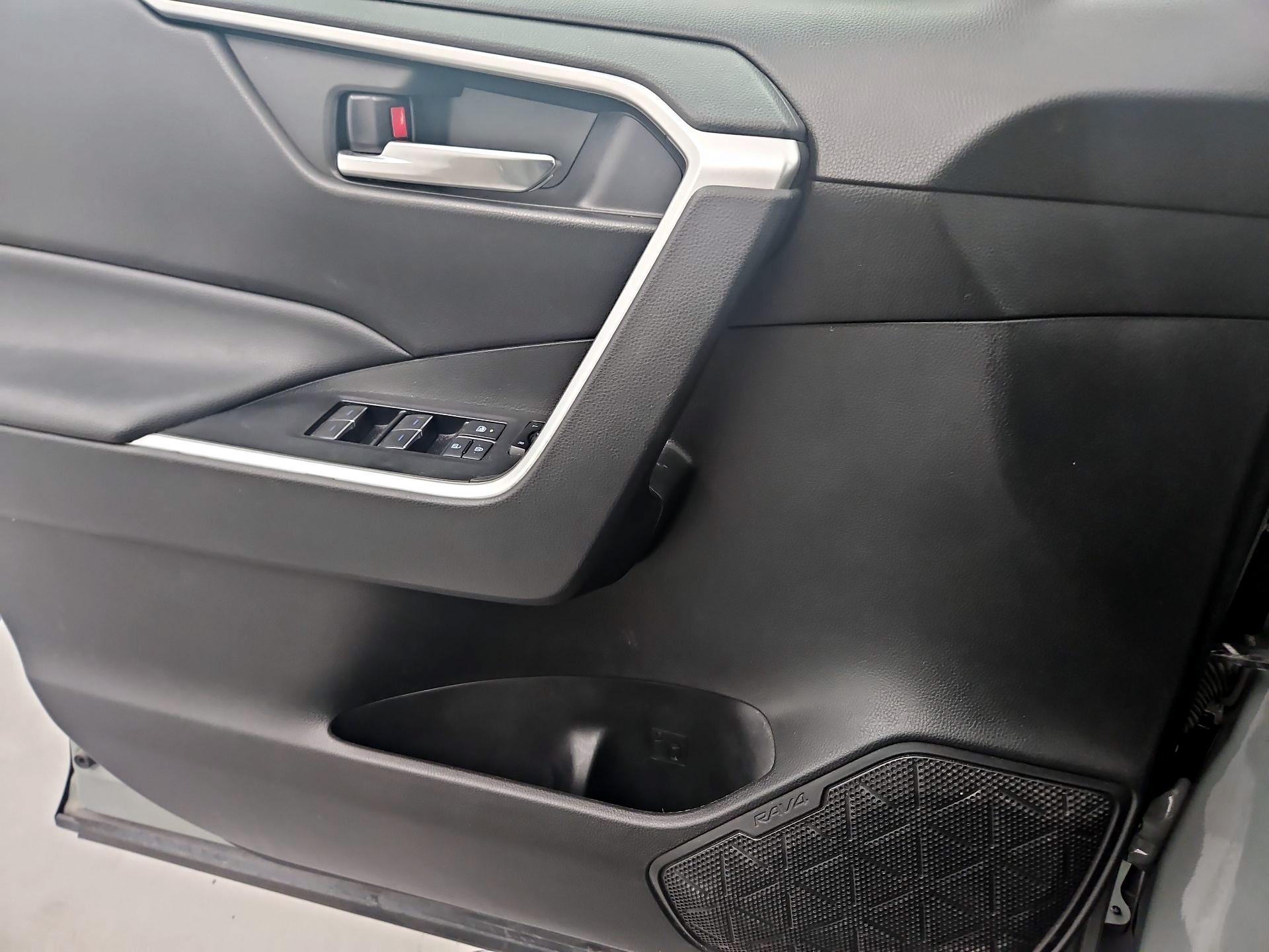 Thumbnail: 2022 Toyota RAV4 - 12