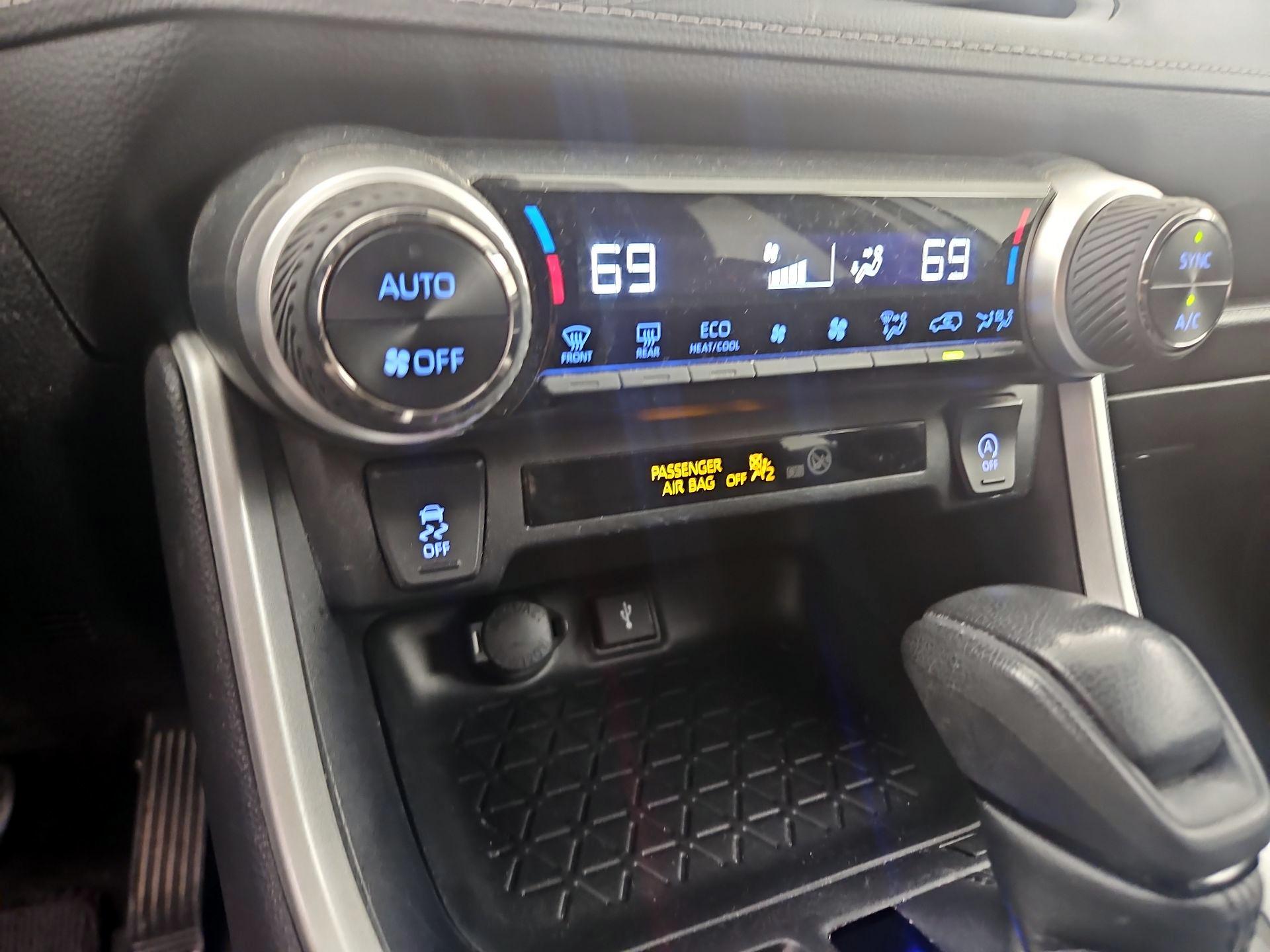 Thumbnail: 2022 Toyota RAV4 - 16