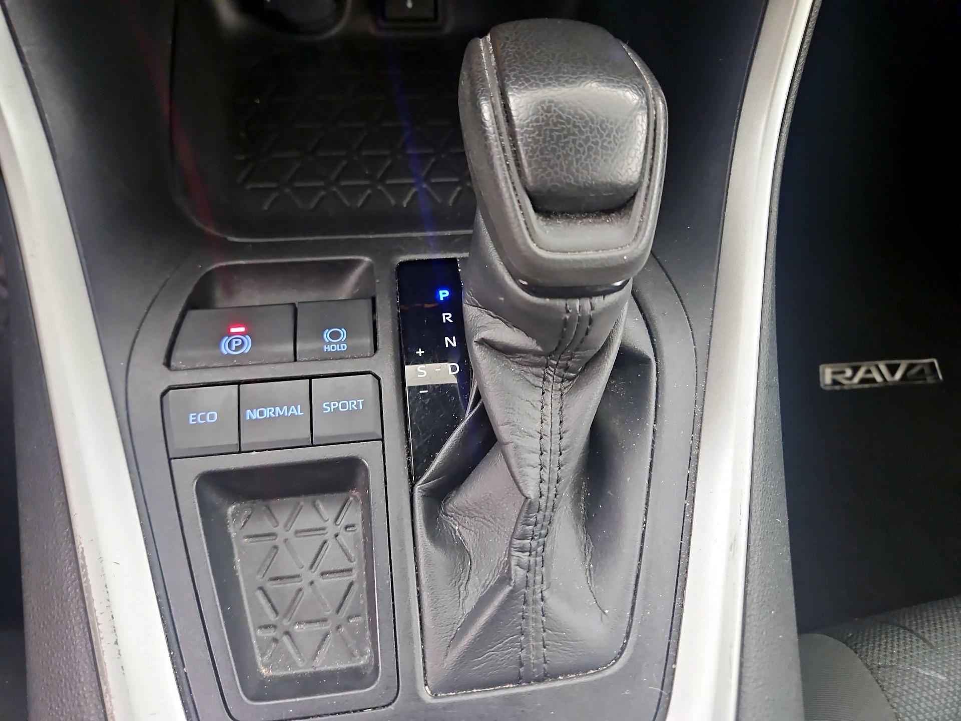 Thumbnail: 2022 Toyota RAV4 - 17