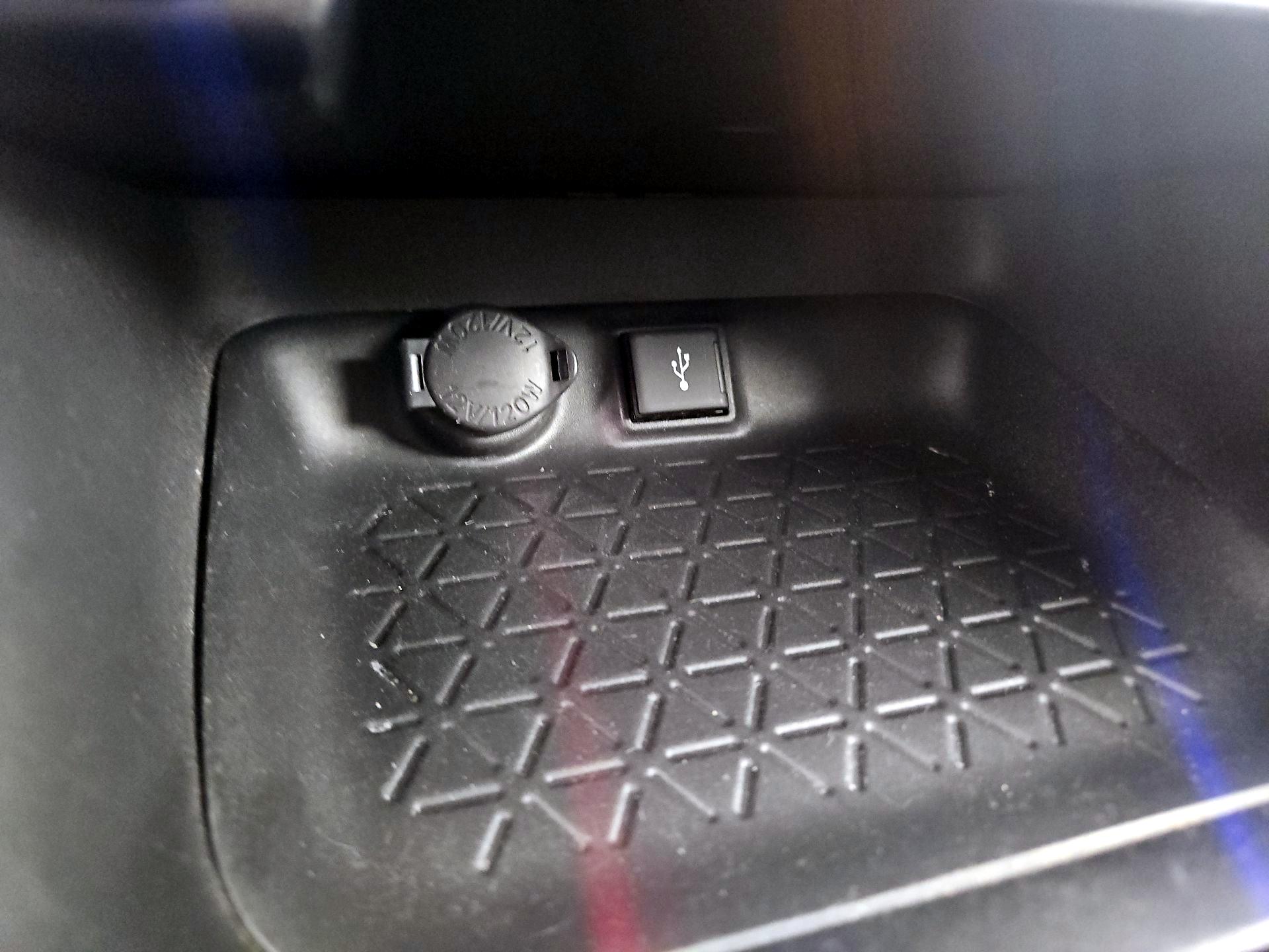 Thumbnail: 2022 Toyota RAV4 - 18