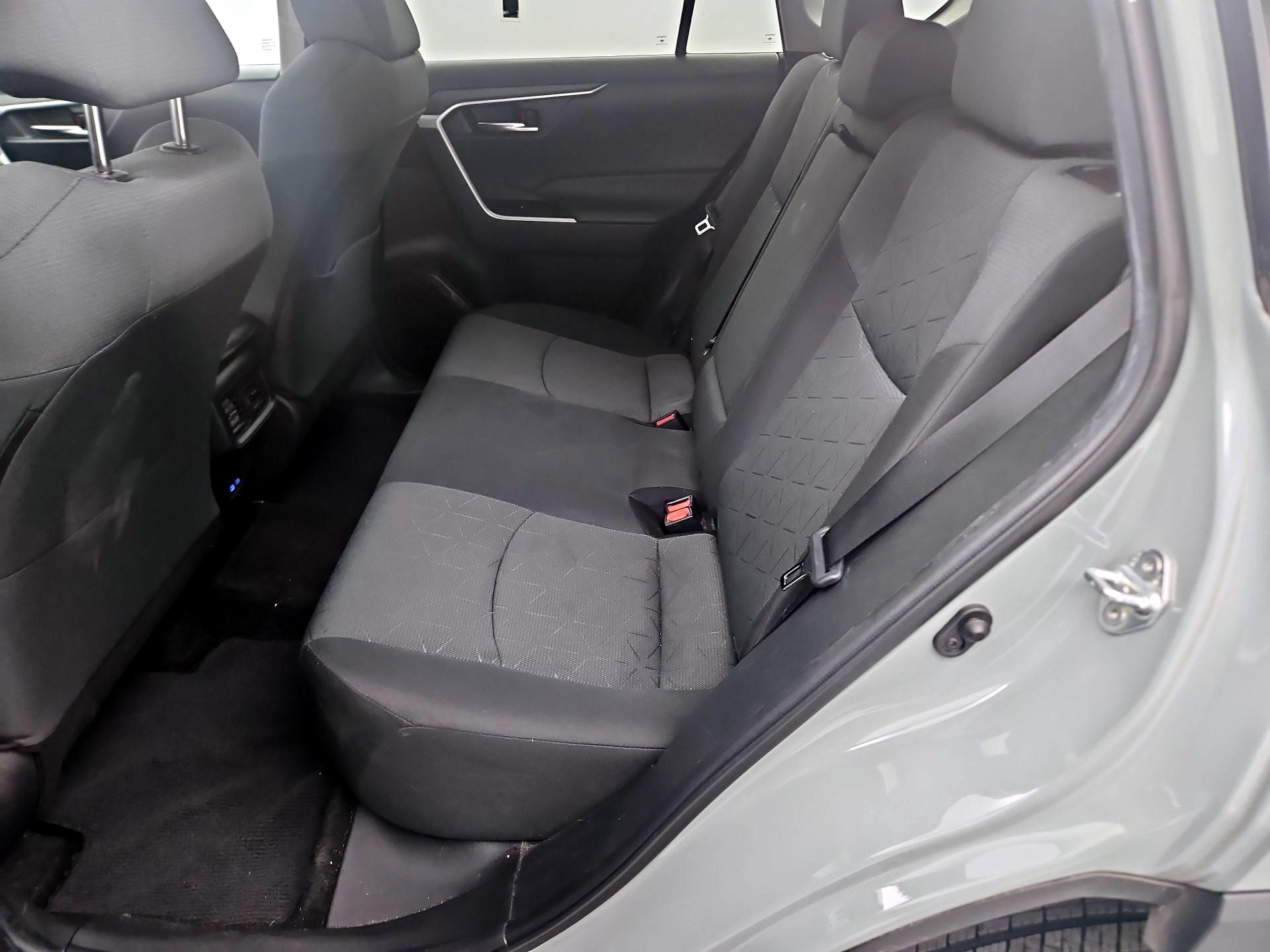 Thumbnail: 2022 Toyota RAV4 - 20