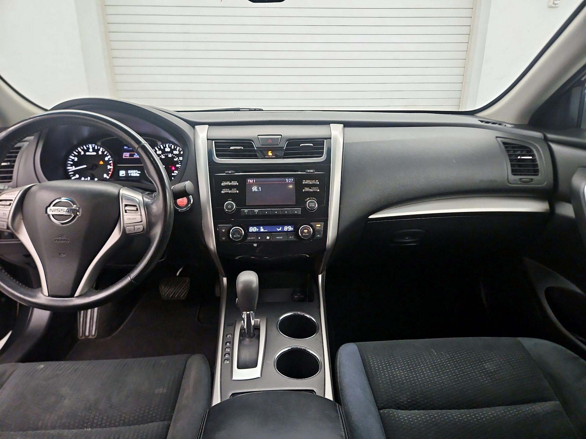 Thumbnail: 2015 Nissan Altima - 9