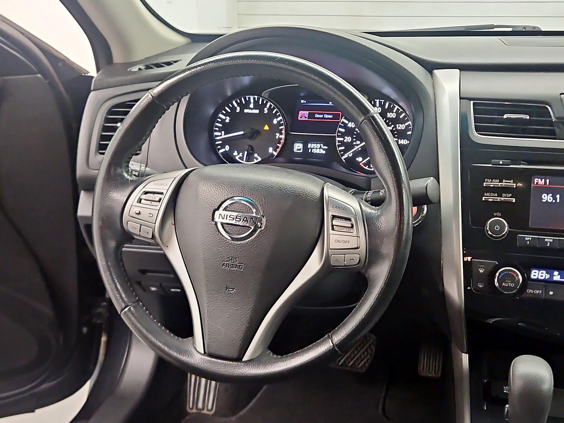 Thumbnail: 2015 Nissan Altima - 10