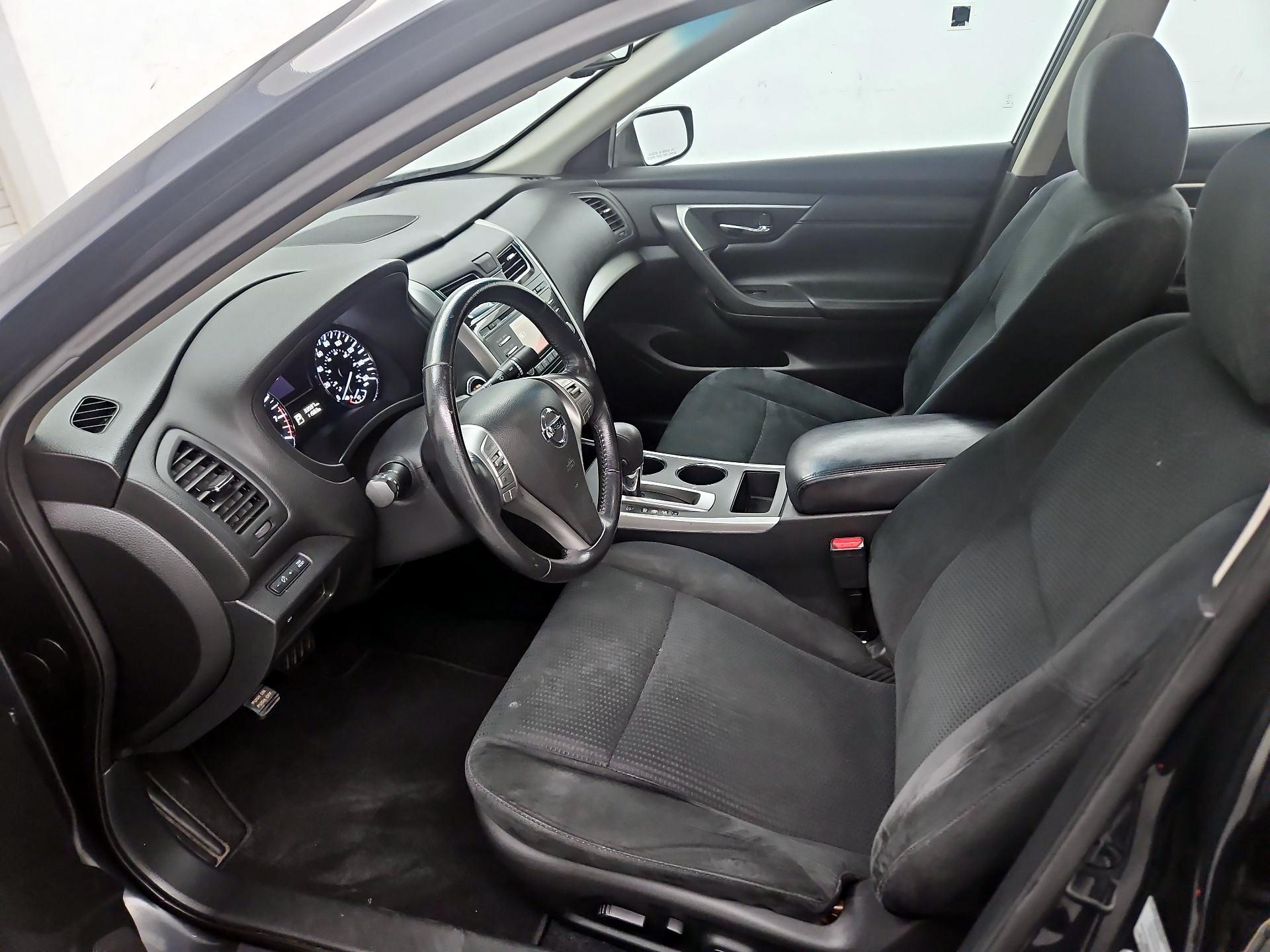 Thumbnail: 2015 Nissan Altima - 11