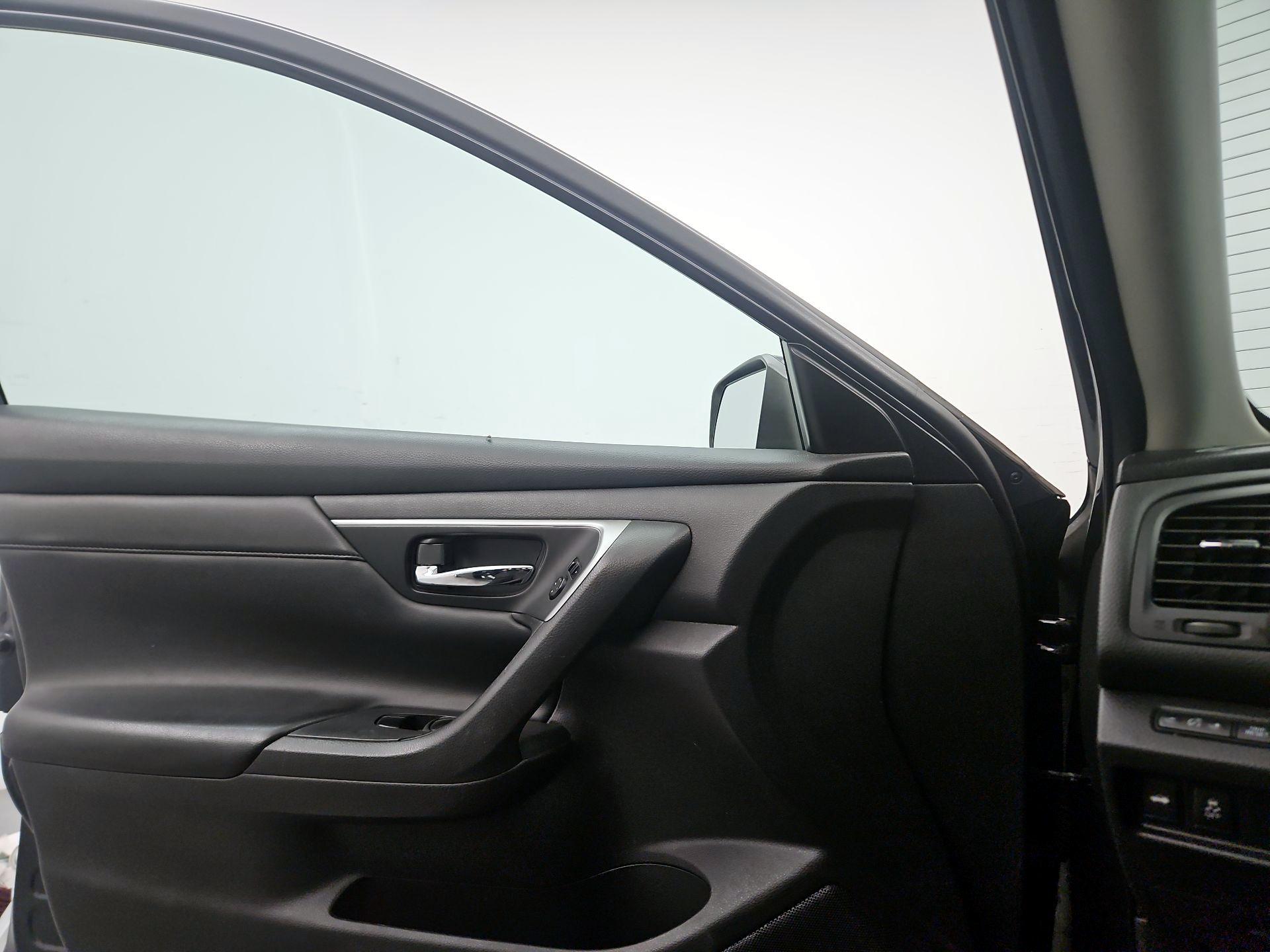 Thumbnail: 2015 Nissan Altima - 12