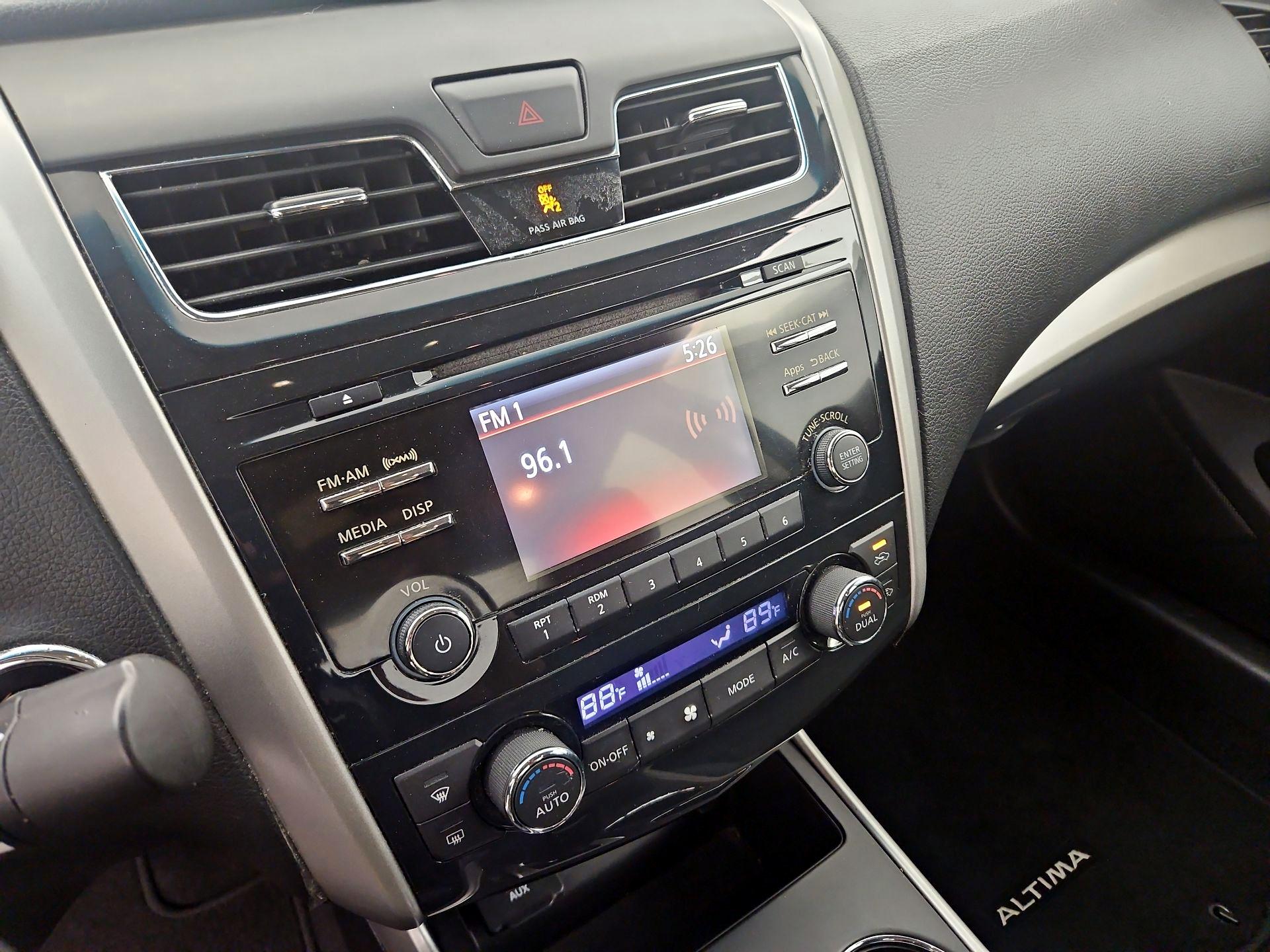 Thumbnail: 2015 Nissan Altima - 14