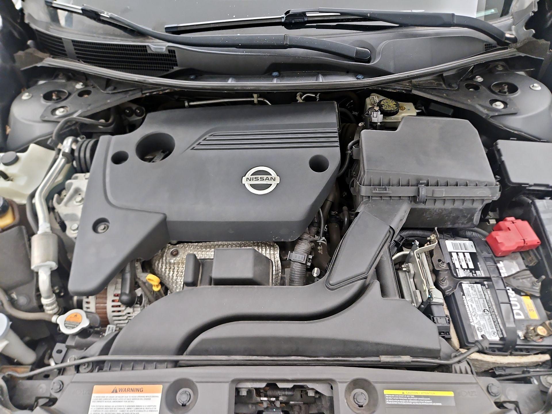 Thumbnail: 2015 Nissan Altima - 18