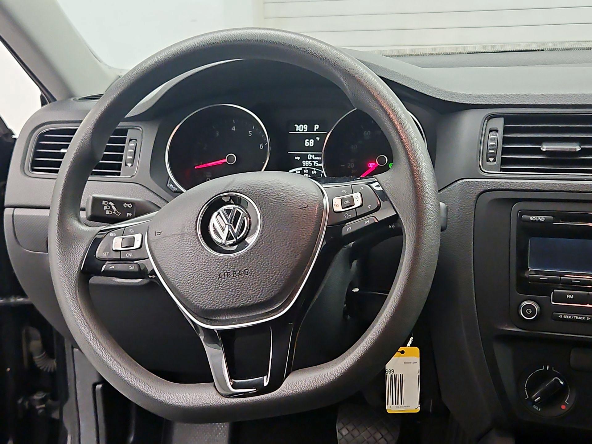 Thumbnail: 2015 Volkswagen Jetta - 10