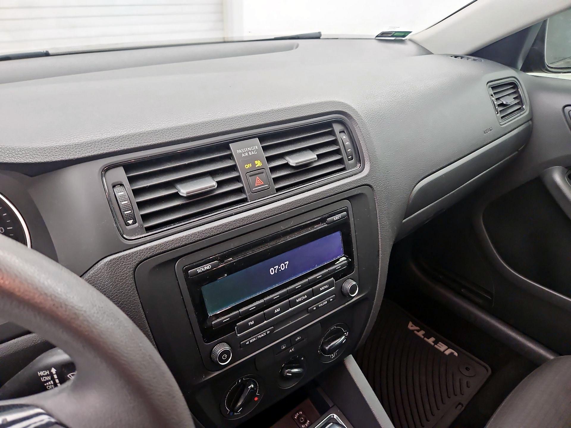 Thumbnail: 2015 Volkswagen Jetta - 13