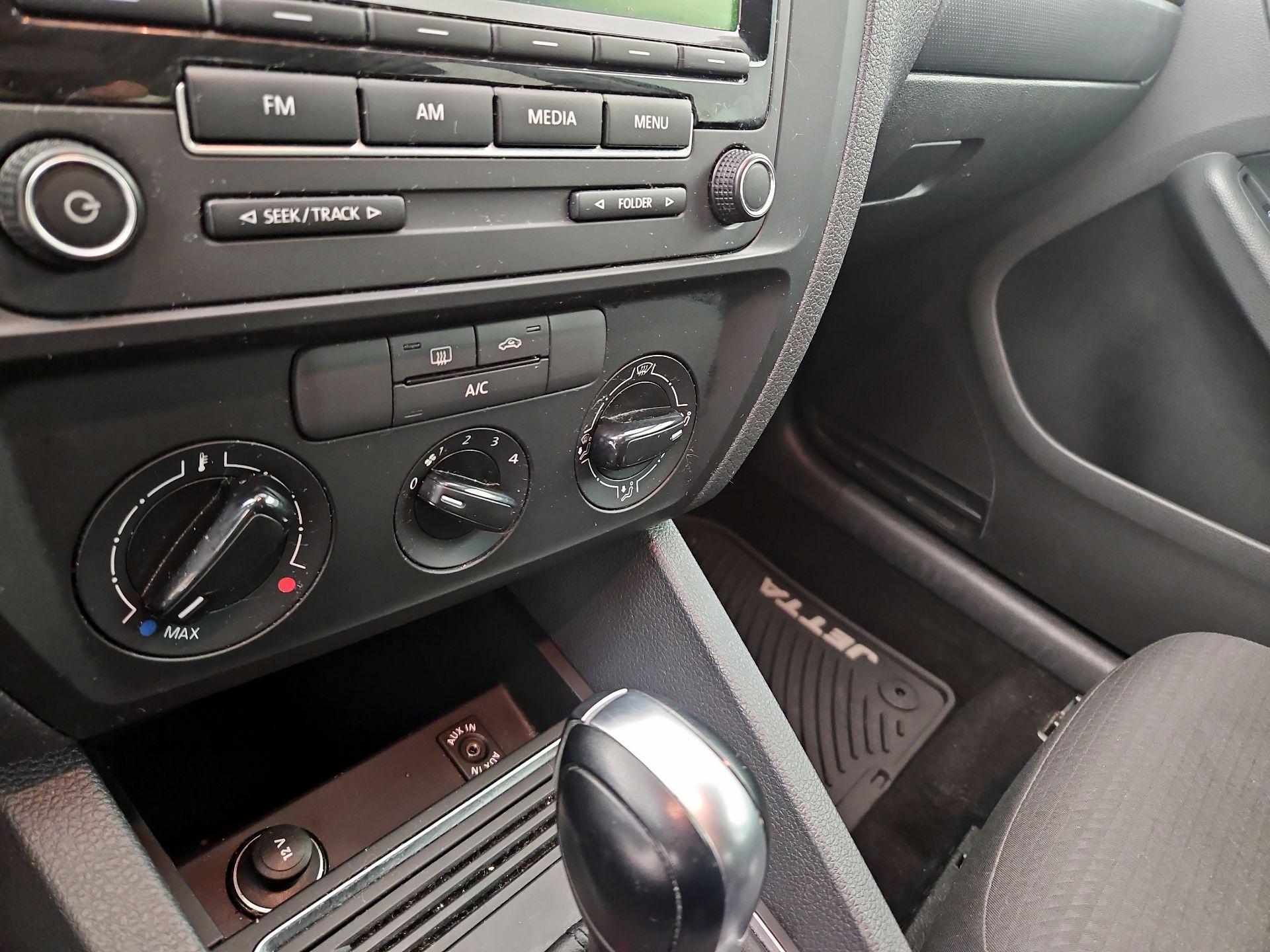 Thumbnail: 2015 Volkswagen Jetta - 14