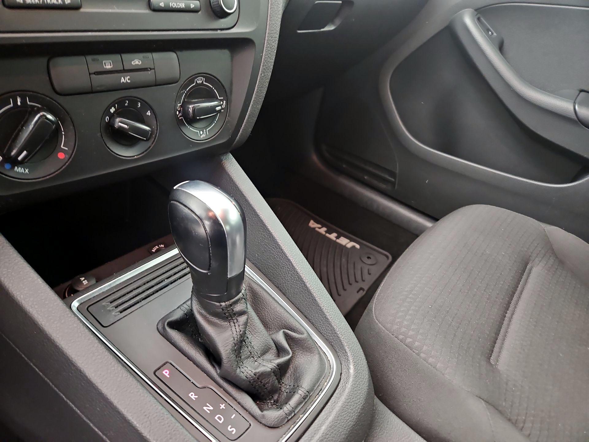 Thumbnail: 2015 Volkswagen Jetta - 15