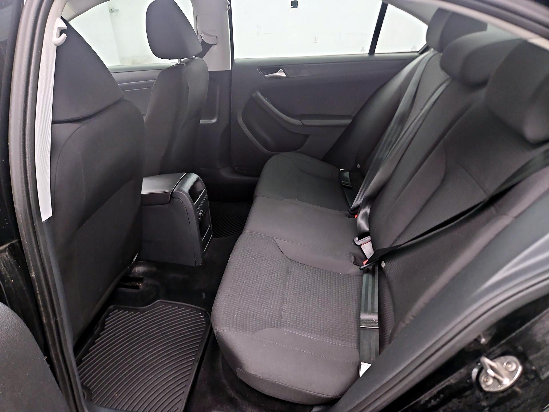 Thumbnail: 2015 Volkswagen Jetta - 16