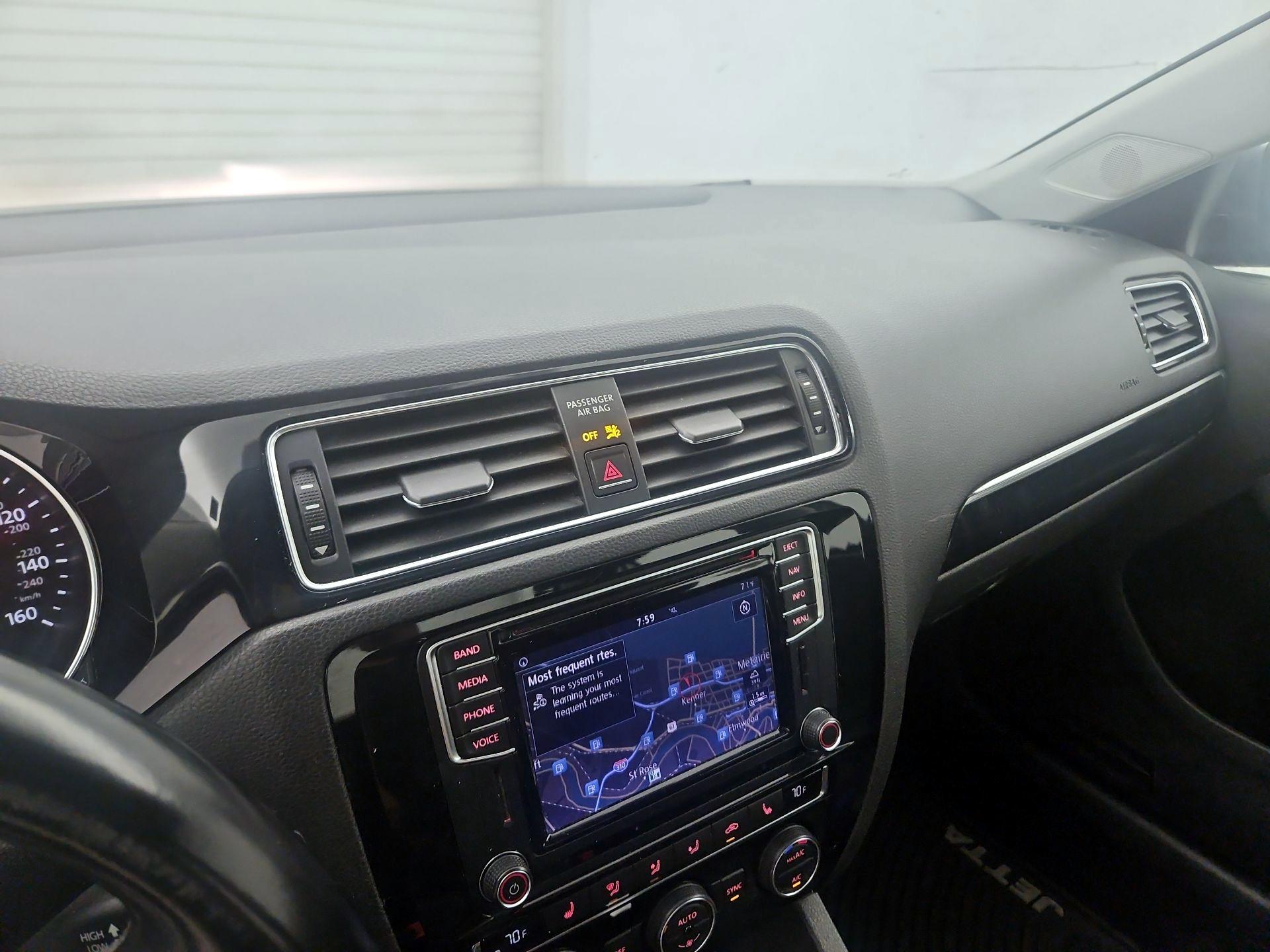 Thumbnail: 2017 Volkswagen Jetta - 13