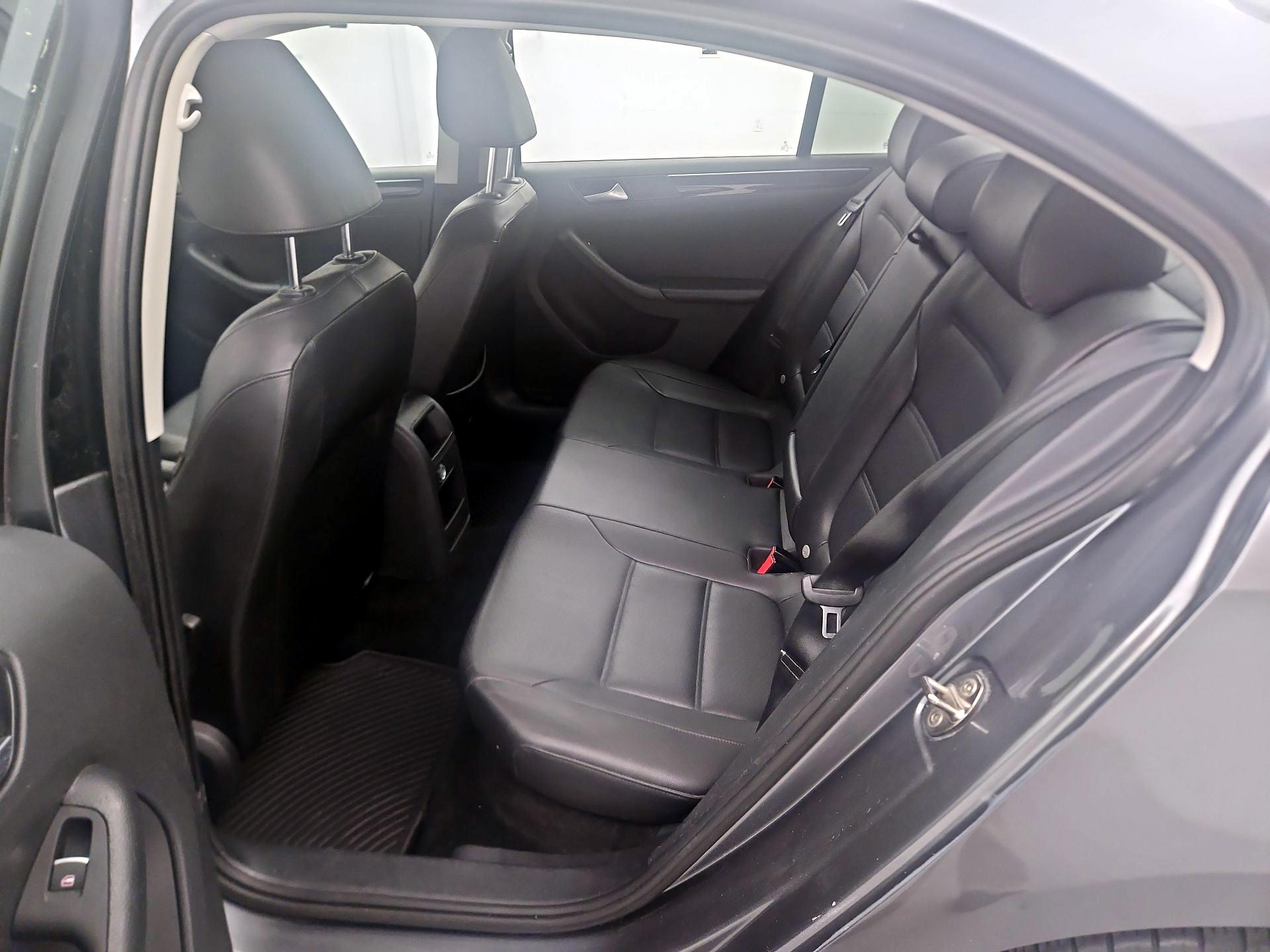 Thumbnail: 2017 Volkswagen Jetta - 16