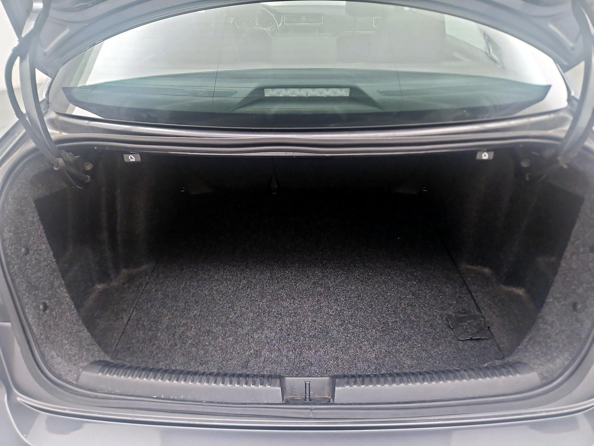 Thumbnail: 2017 Volkswagen Jetta - 17