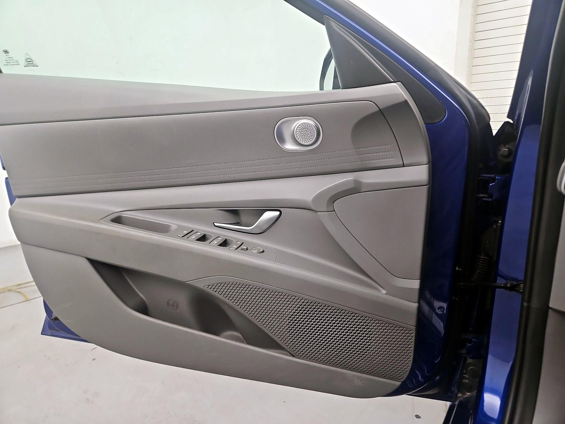 Thumbnail: 2021 Hyundai Elantra - 12