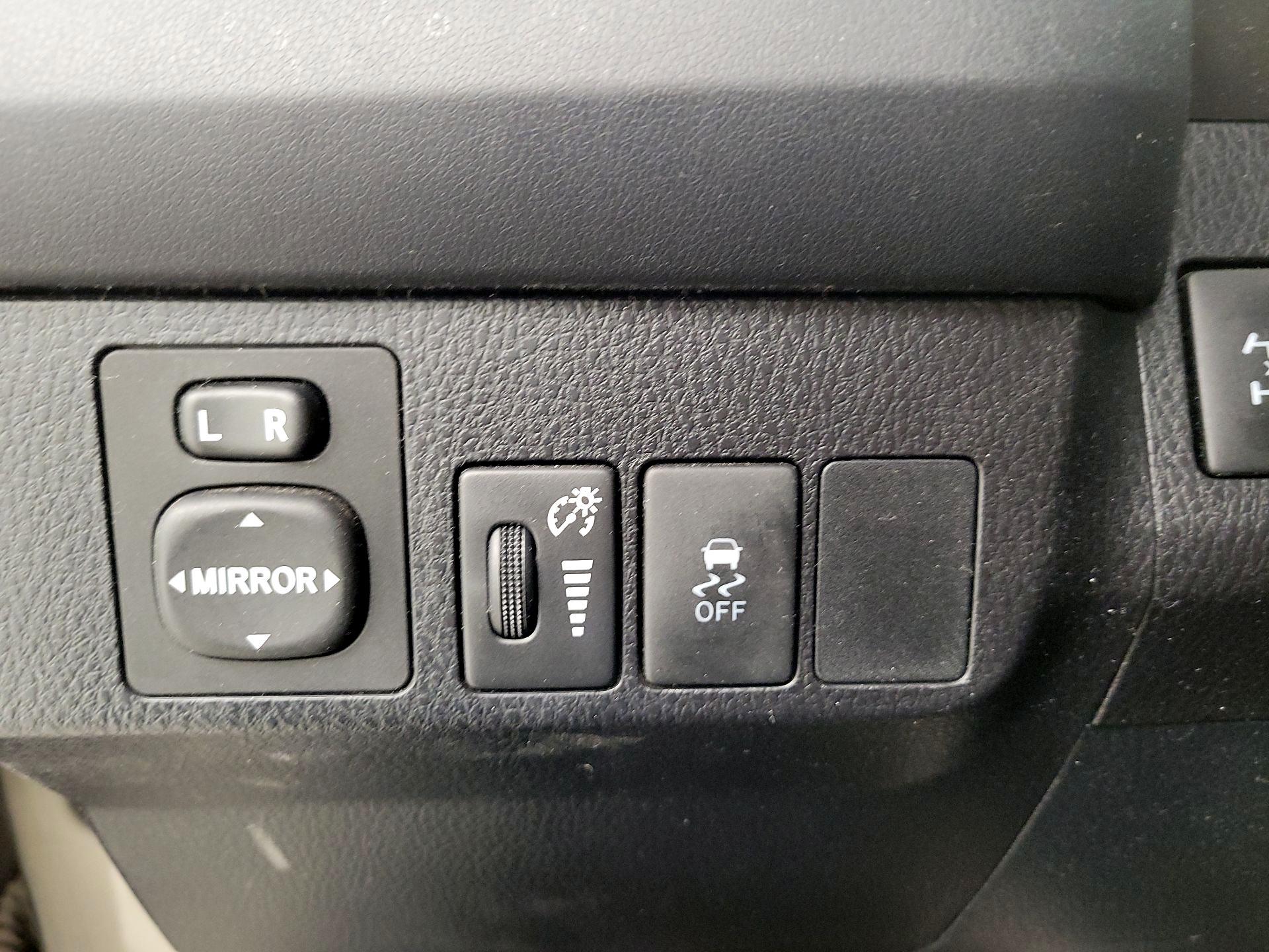 Thumbnail: 2015 Toyota RAV4 - 13