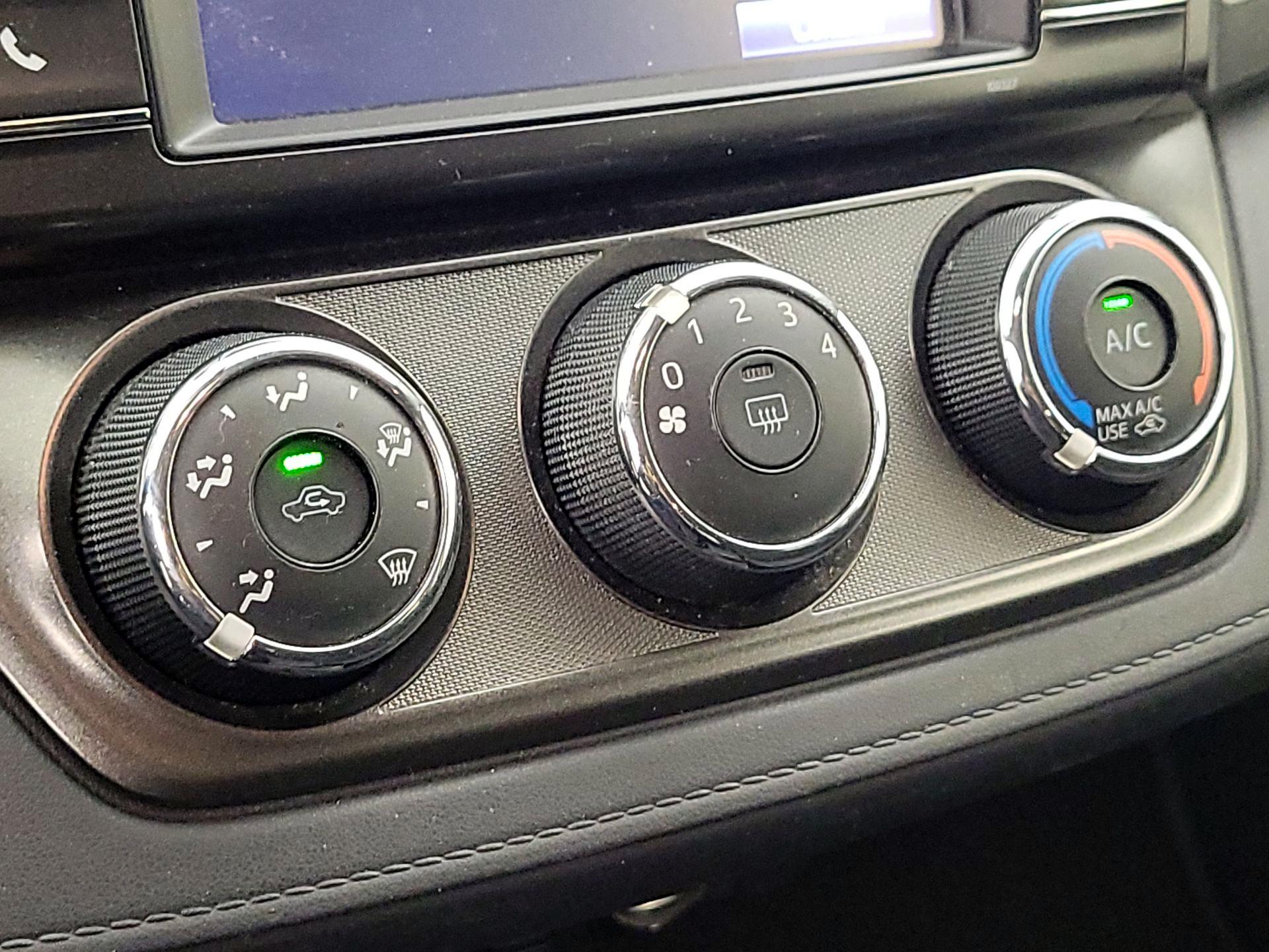 Thumbnail: 2015 Toyota RAV4 - 16