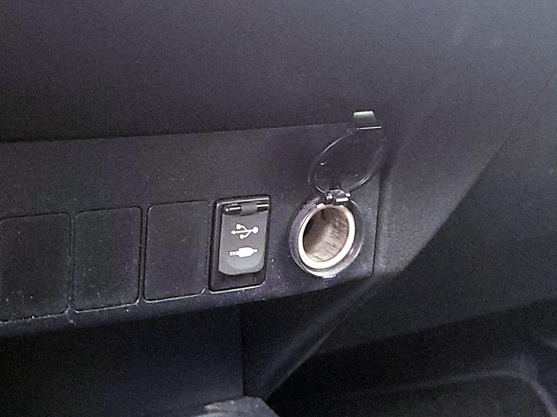 Thumbnail: 2015 Toyota RAV4 - 18