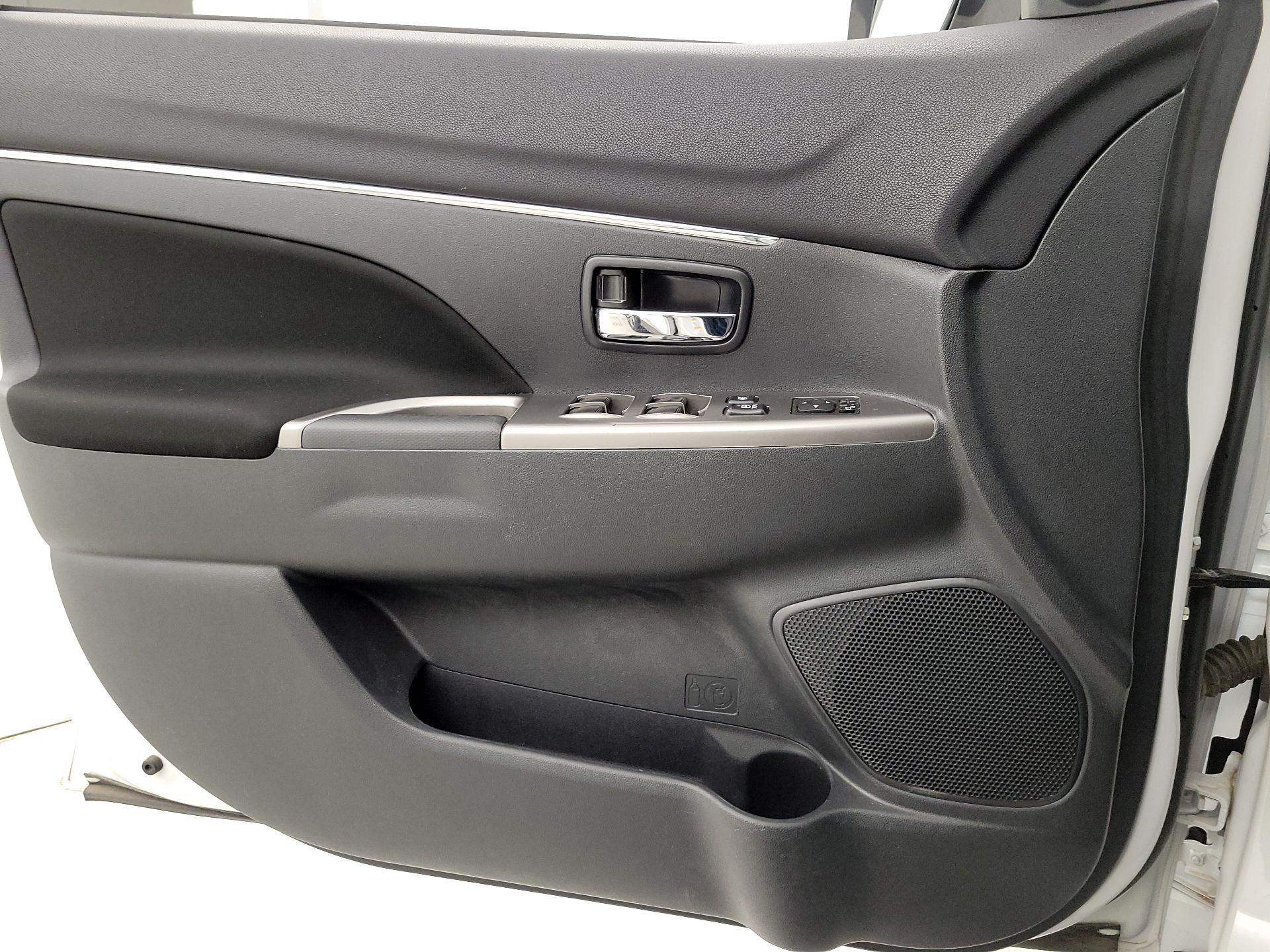 Thumbnail: 2020 Mitsubishi Outlander Sport - 12