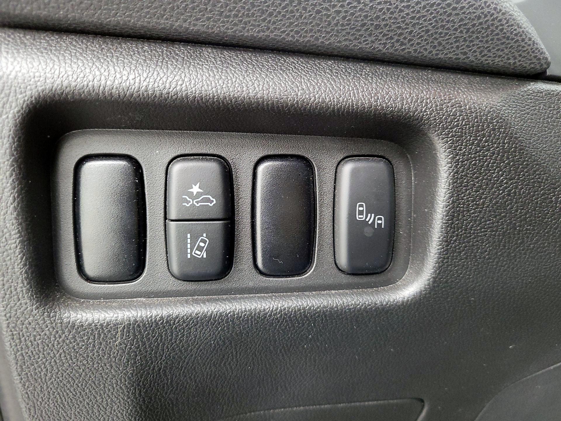 Thumbnail: 2020 Mitsubishi Outlander Sport - 13