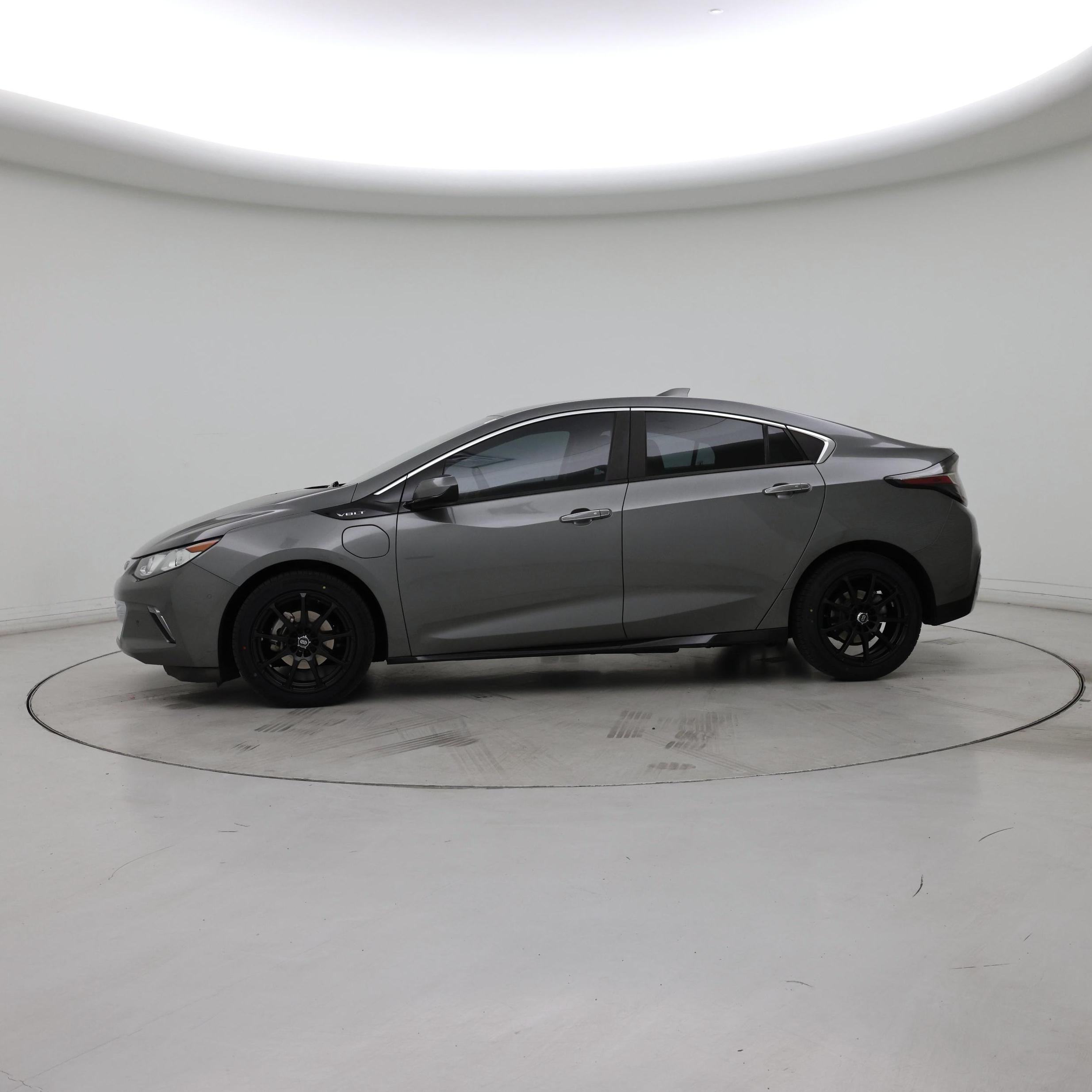 Thumbnail: 2016 Chevrolet Volt - 3