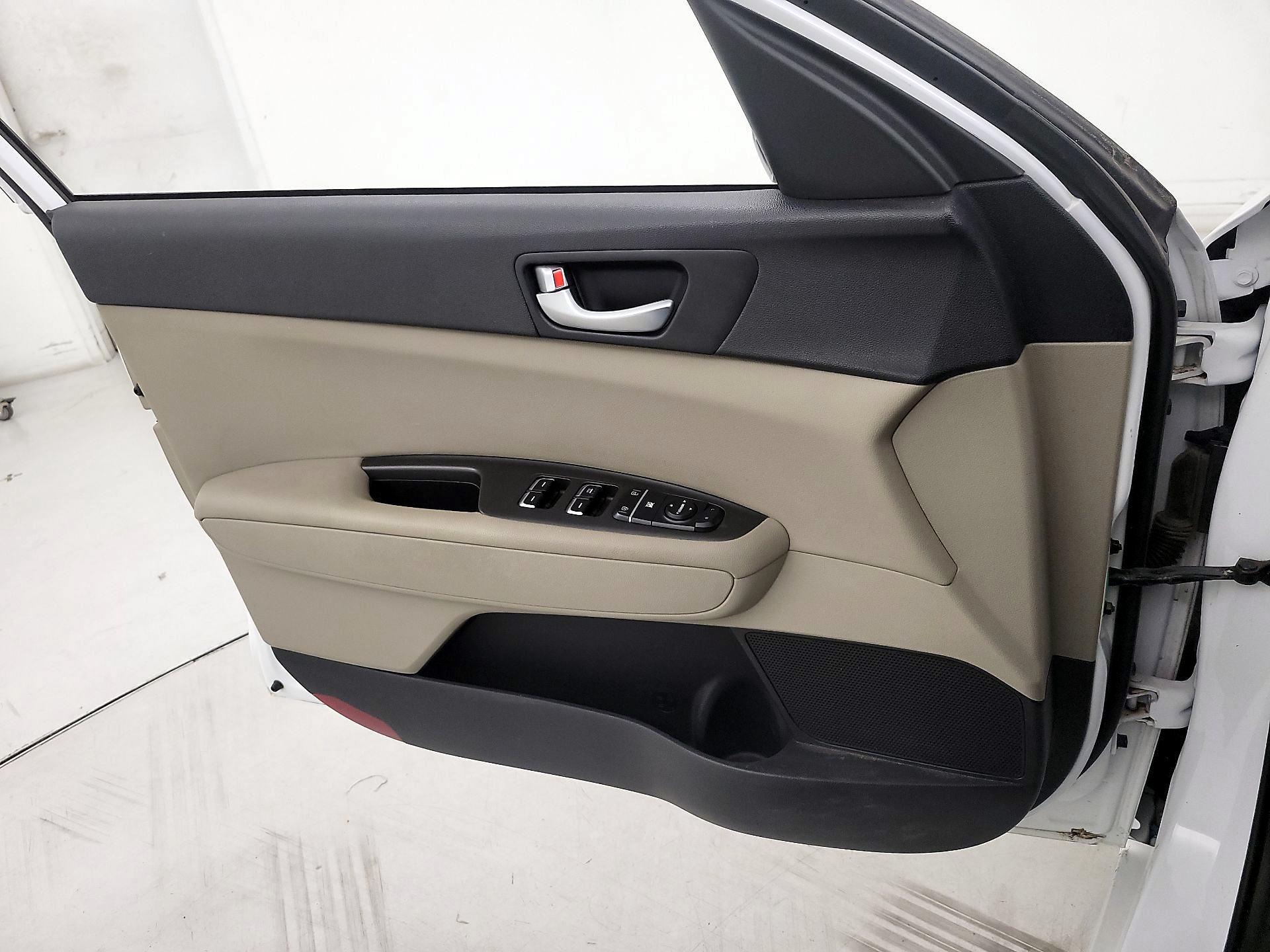 Thumbnail: 2016 Kia Optima - 12