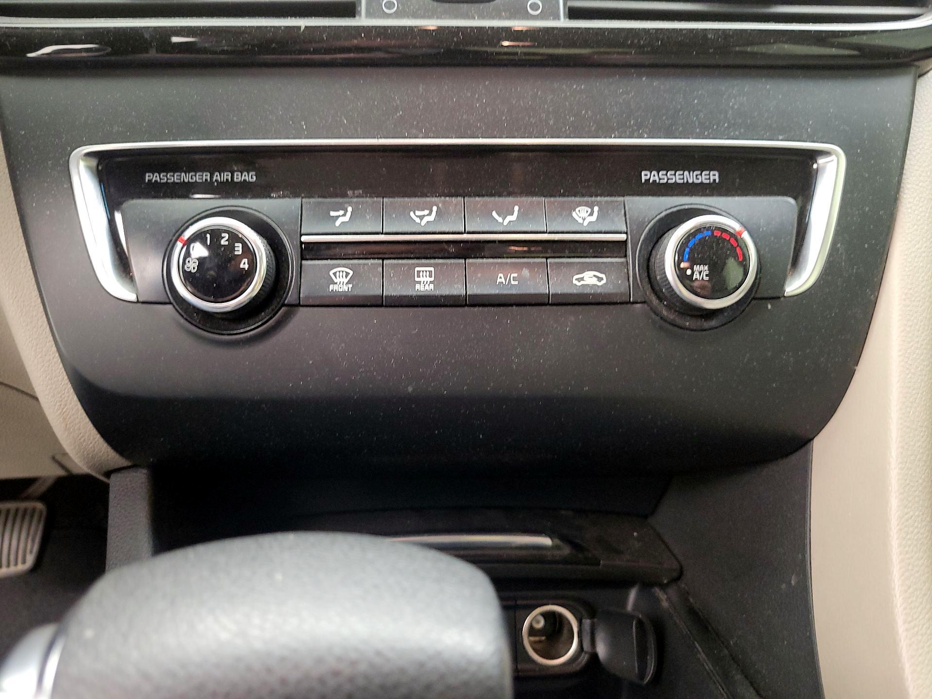 Thumbnail: 2016 Kia Optima - 16