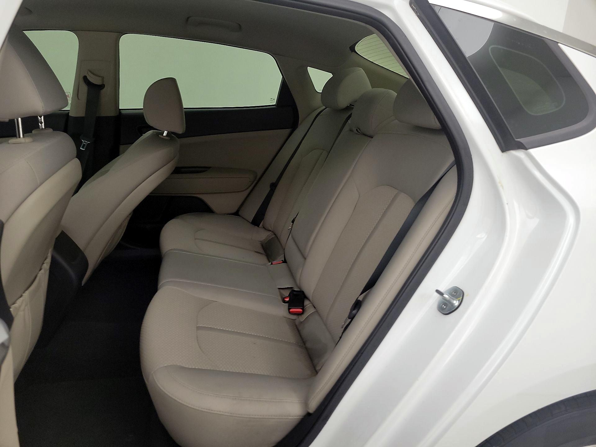 Thumbnail: 2016 Kia Optima - 19