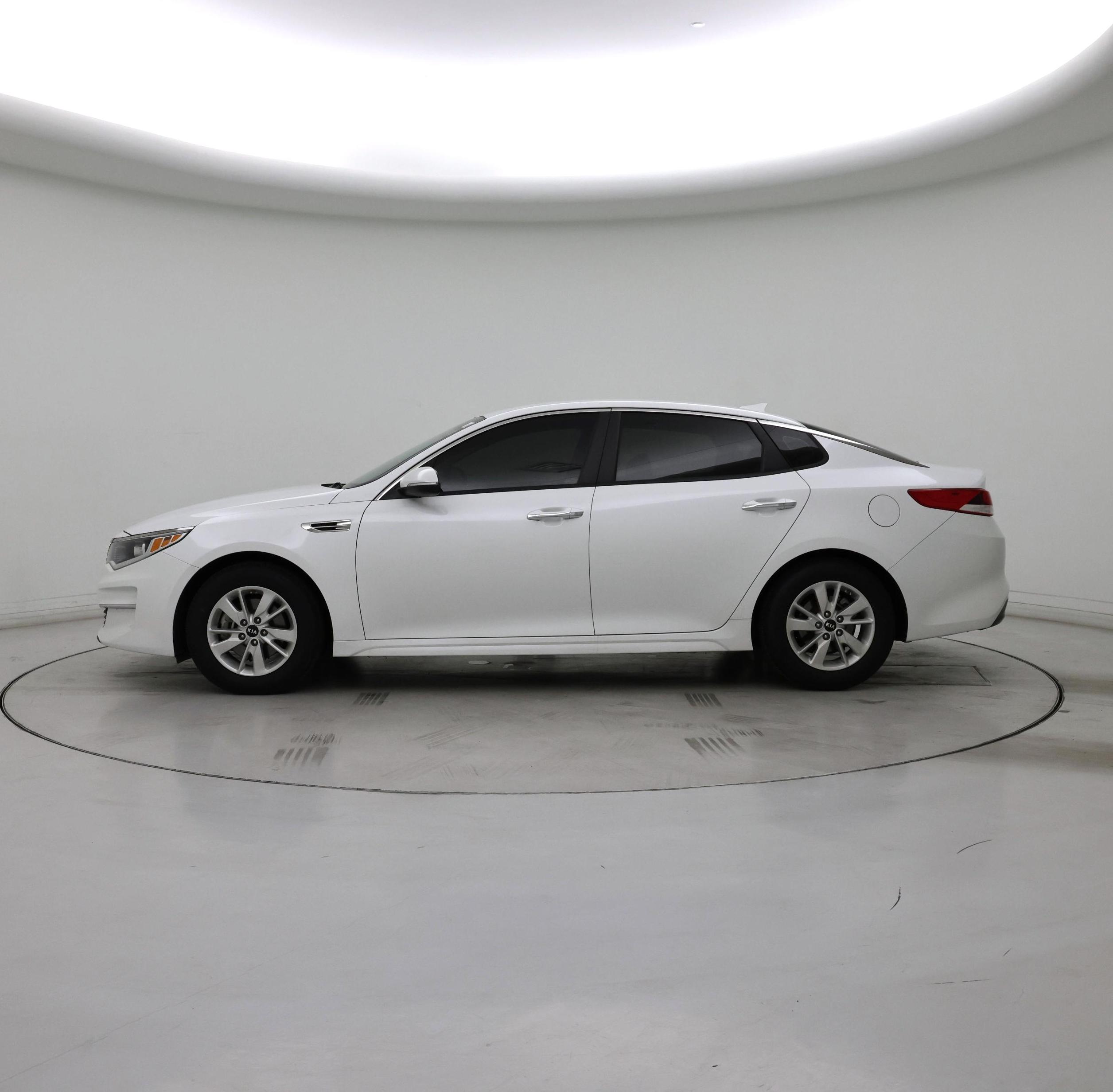 Thumbnail: 2016 Kia Optima - 3