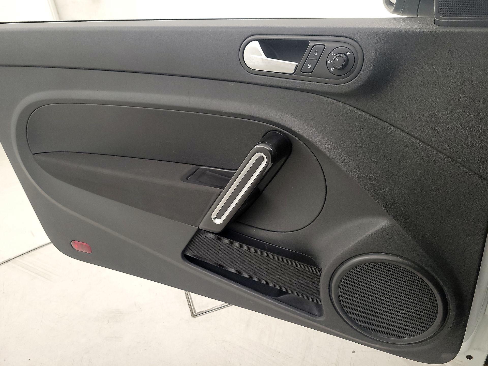 Thumbnail: 2019 Volkswagen Beetle - 12