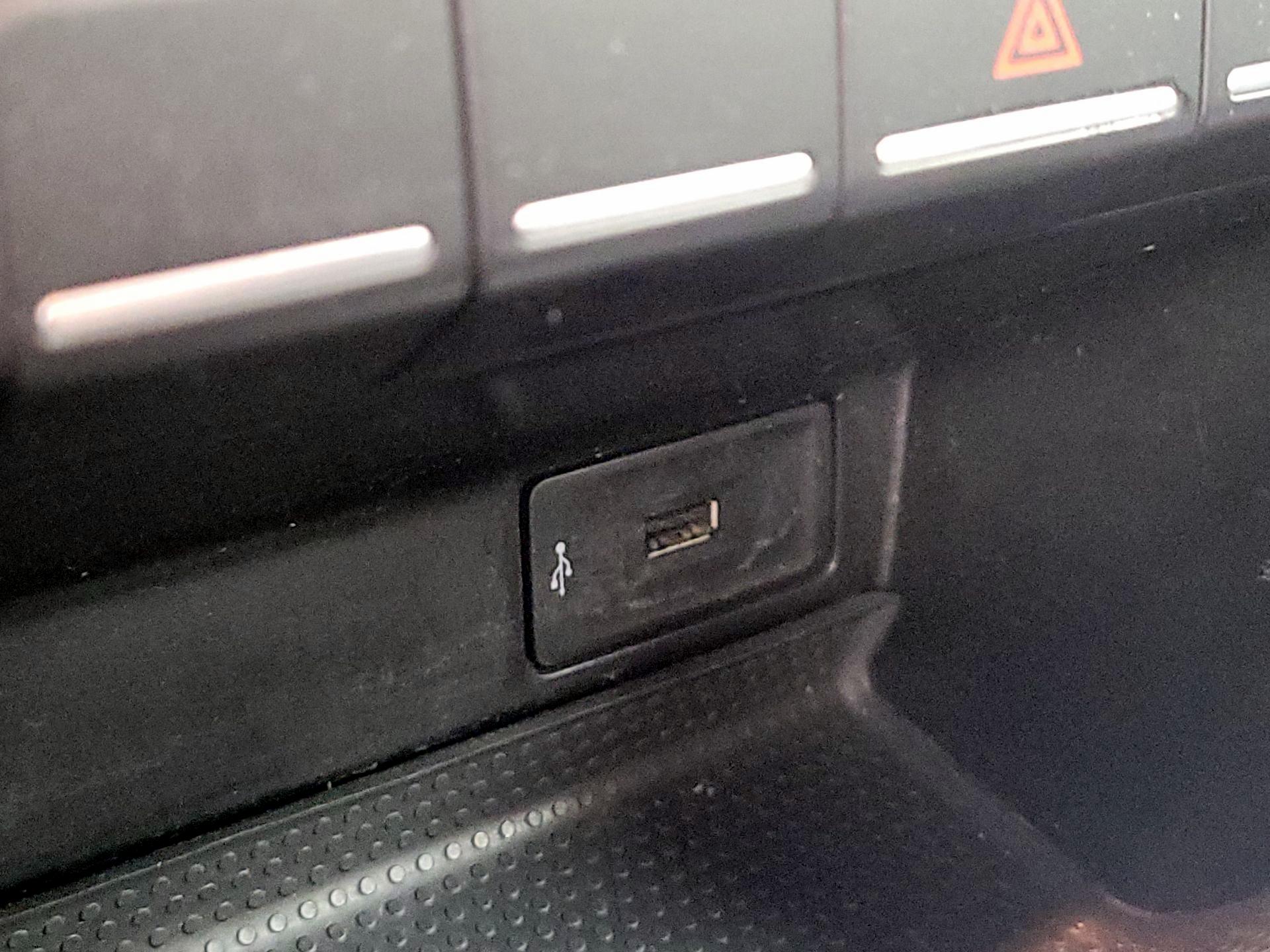 Thumbnail: 2019 Volkswagen Beetle - 17