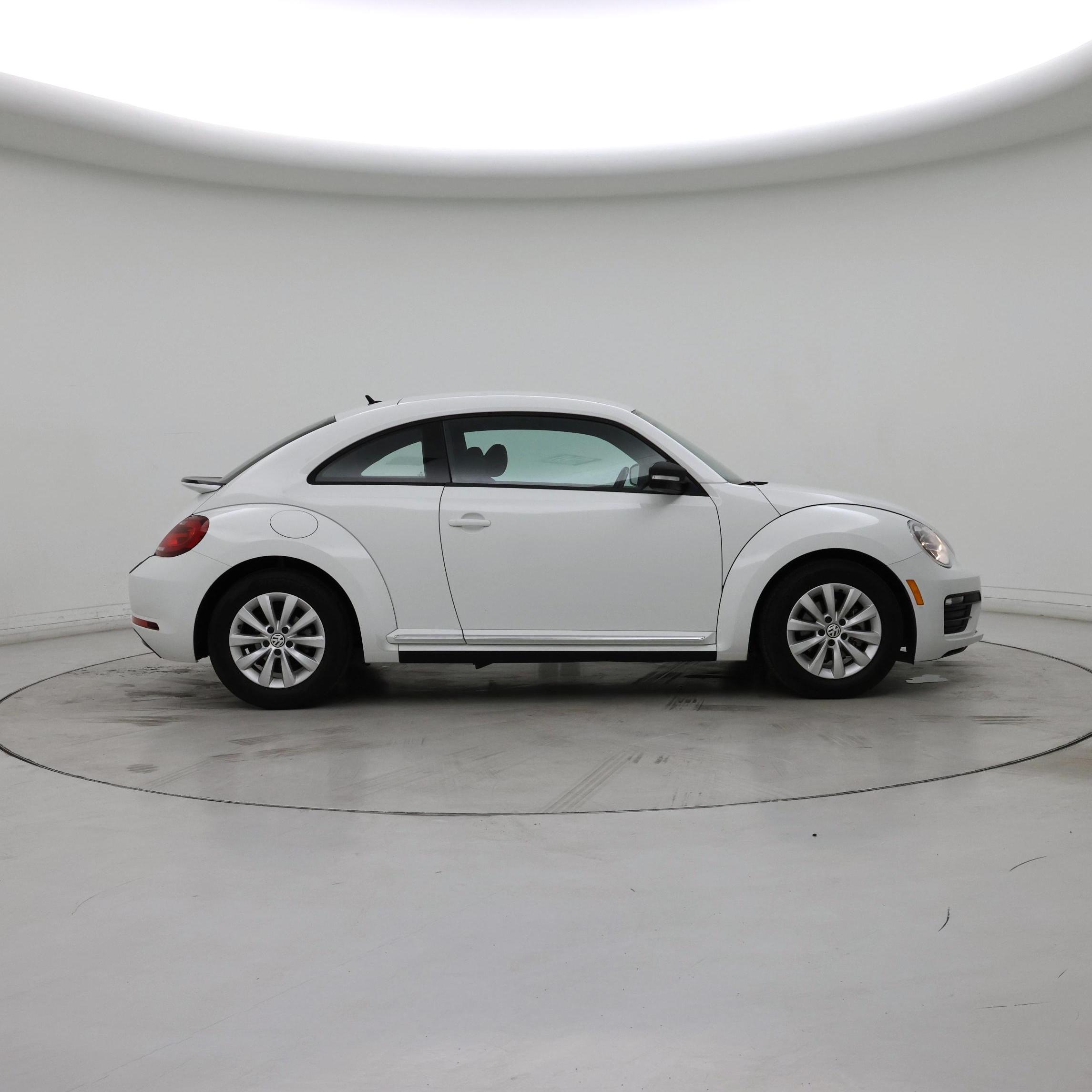 Thumbnail: 2019 Volkswagen Beetle - 7