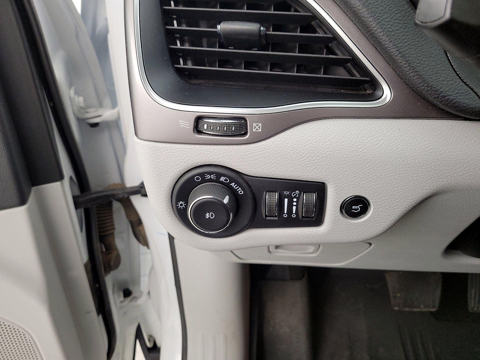 Thumbnail: 2021 Jeep Cherokee - 13