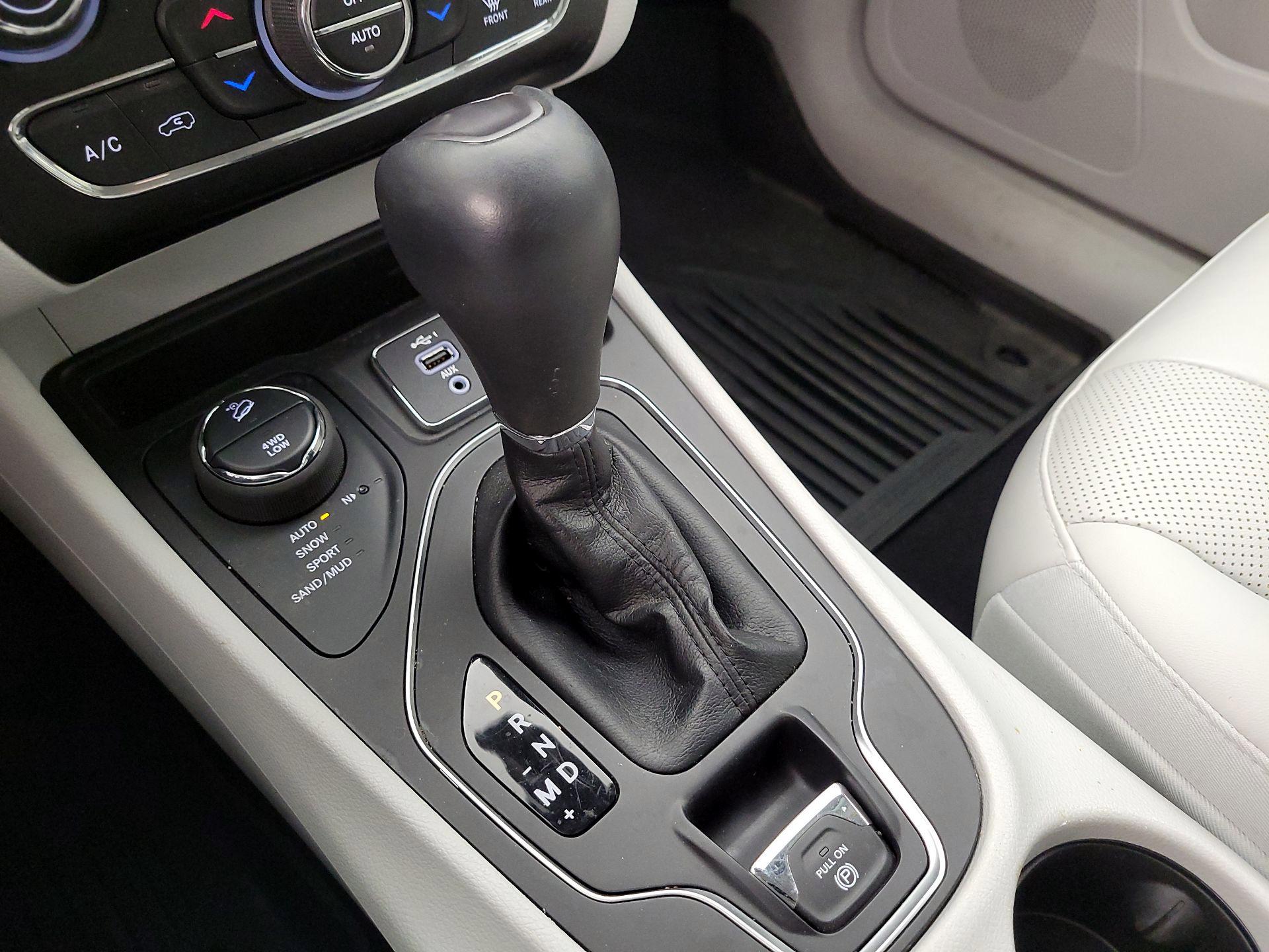 Thumbnail: 2021 Jeep Cherokee - 17