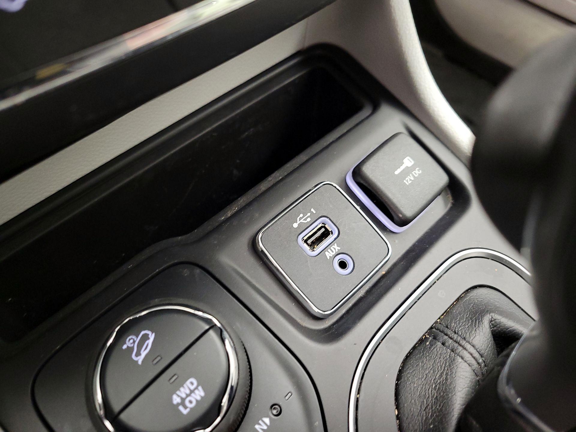 Thumbnail: 2021 Jeep Cherokee - 18