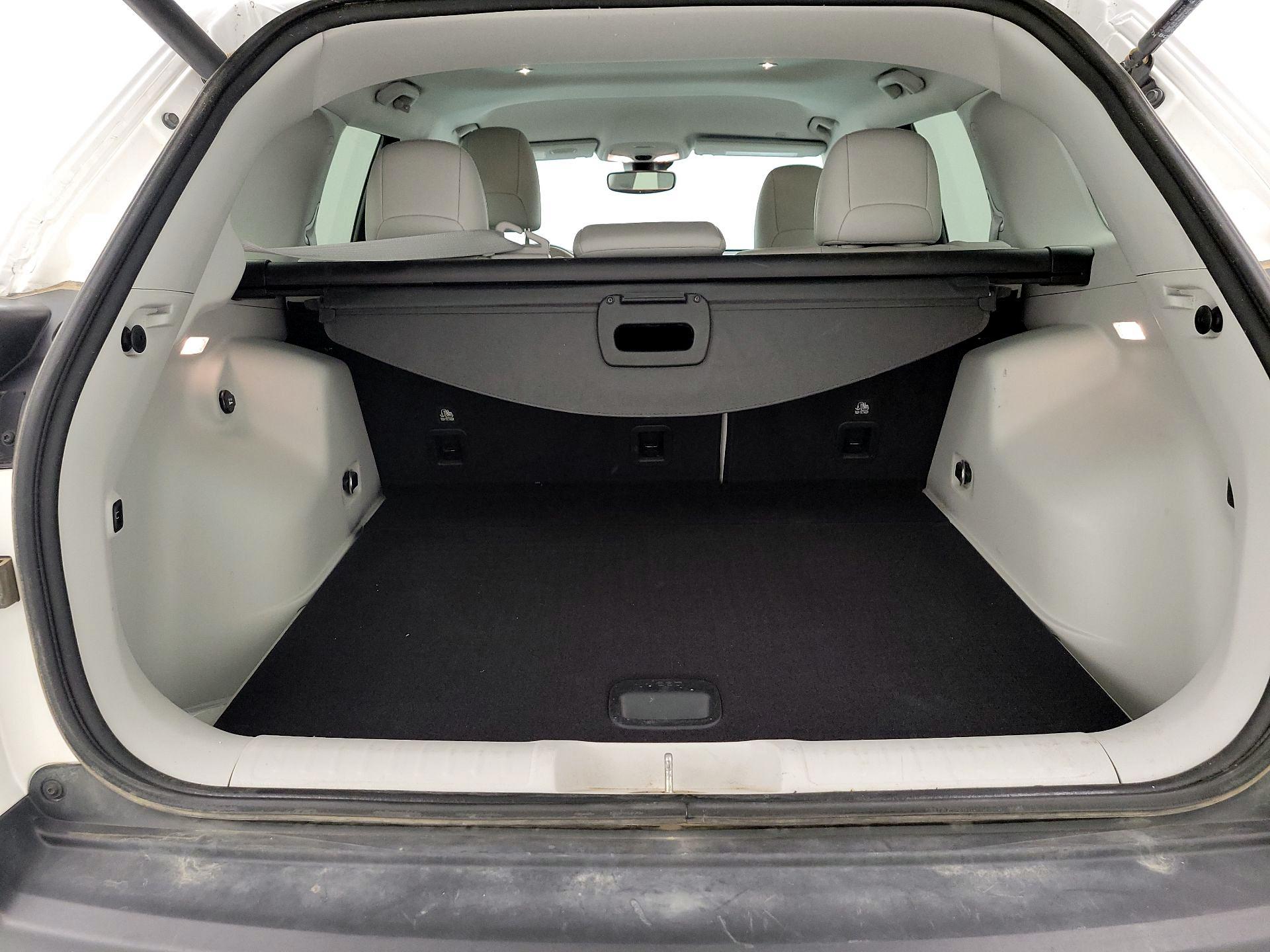 Thumbnail: 2021 Jeep Cherokee - 20