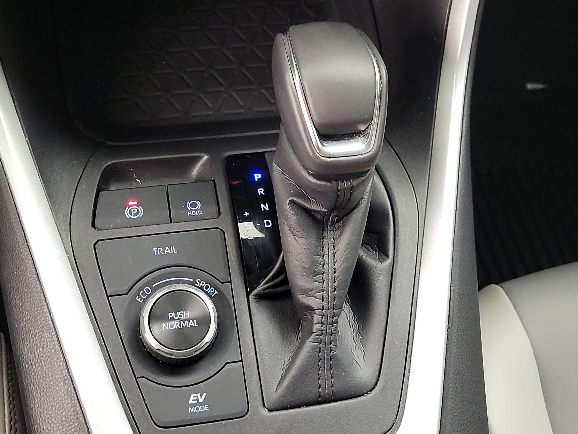 Thumbnail: 2024 Toyota RAV4 - 16