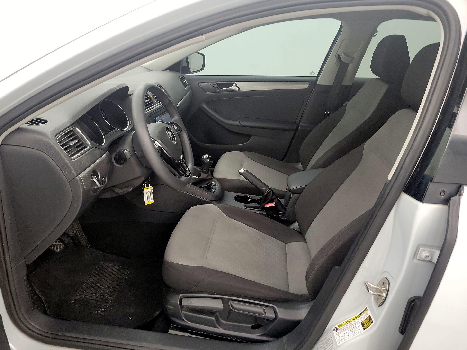 Thumbnail: 2017 Volkswagen Jetta - 9