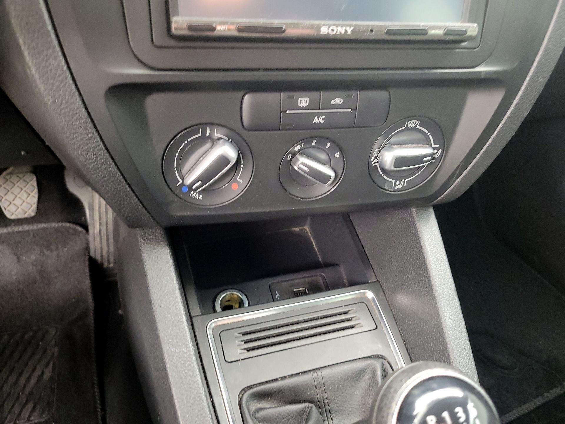 Thumbnail: 2017 Volkswagen Jetta - 12