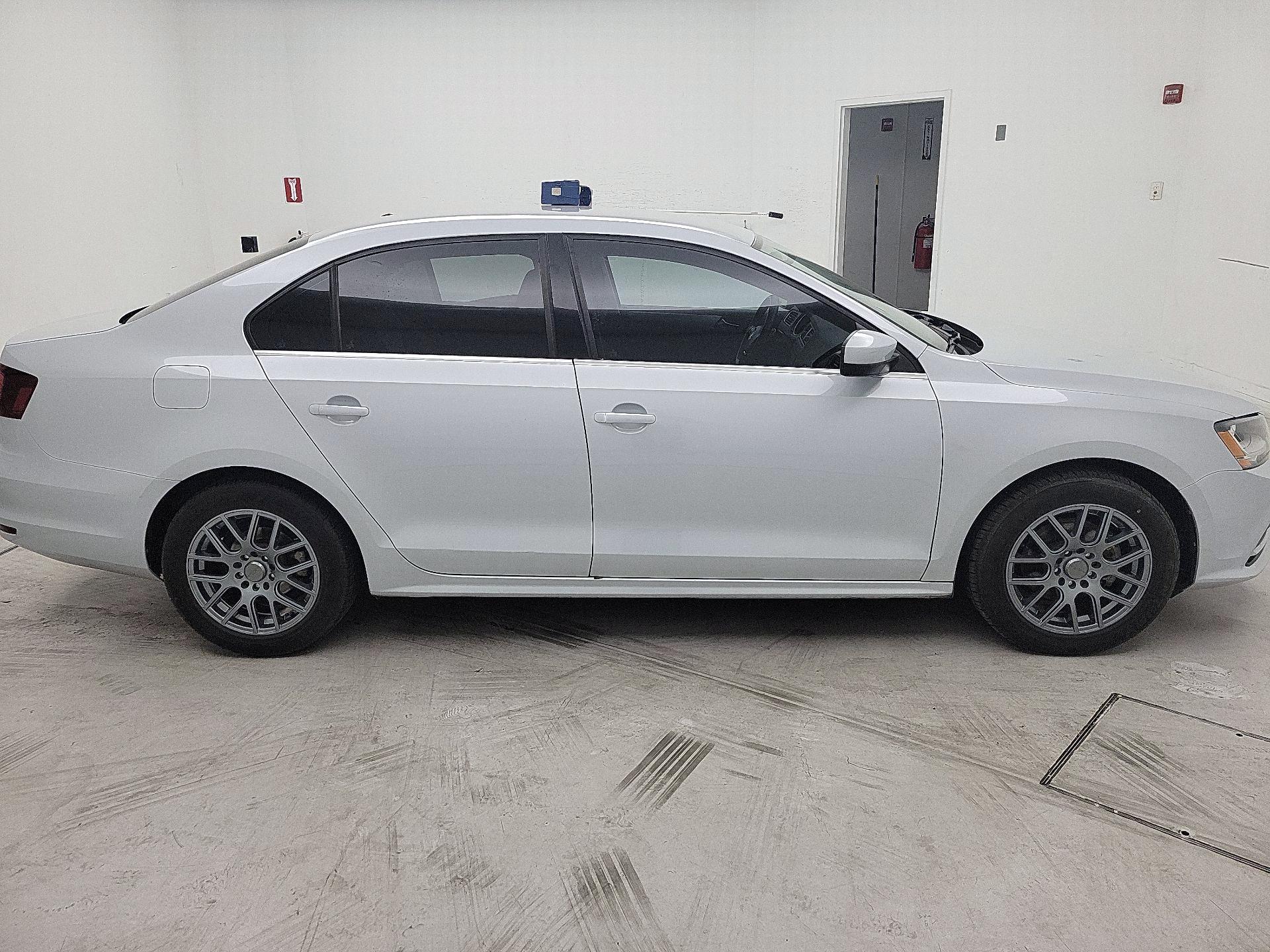 Thumbnail: 2017 Volkswagen Jetta - 4