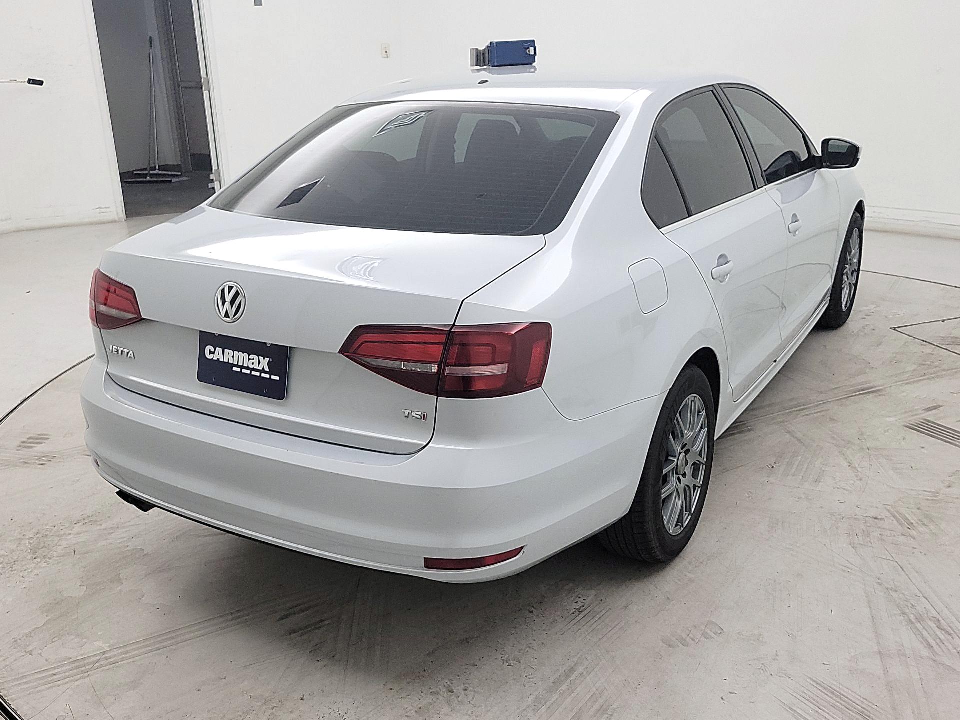 Thumbnail: 2017 Volkswagen Jetta - 5