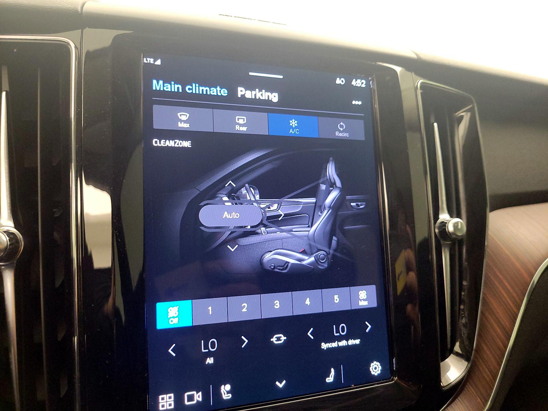 Thumbnail: 2024 Volvo XC60 - 14