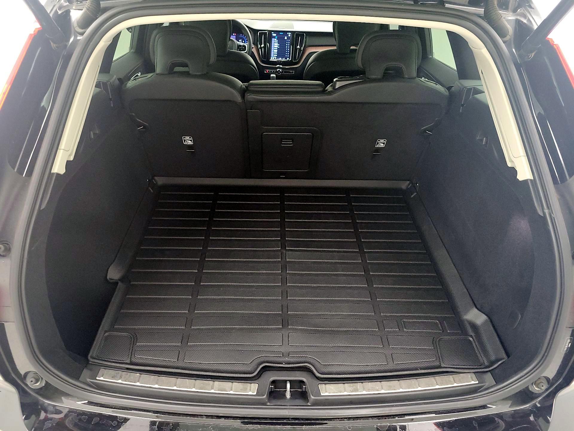 Thumbnail: 2024 Volvo XC60 - 16