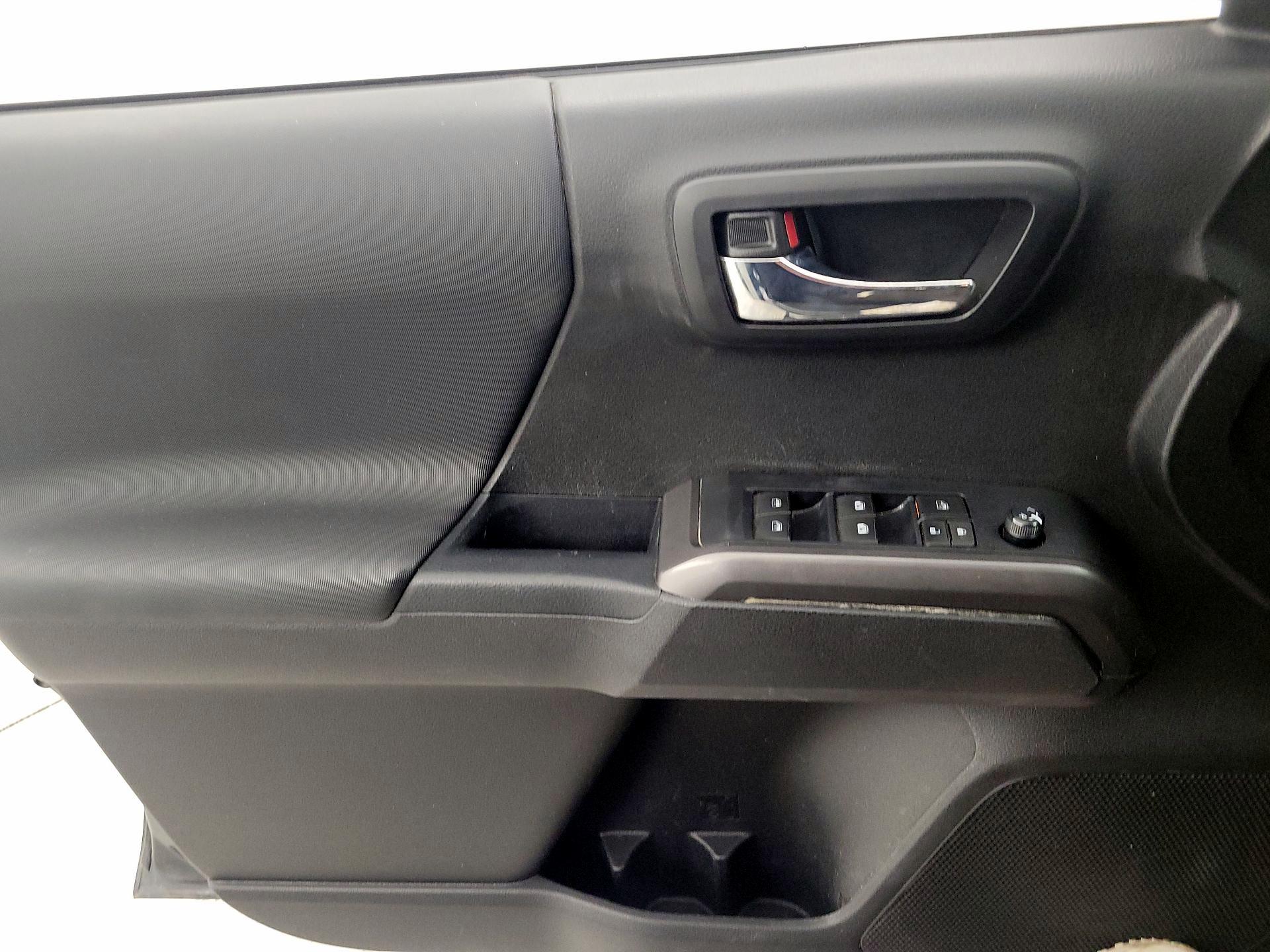 Thumbnail: 2022 Toyota Tacoma - 12