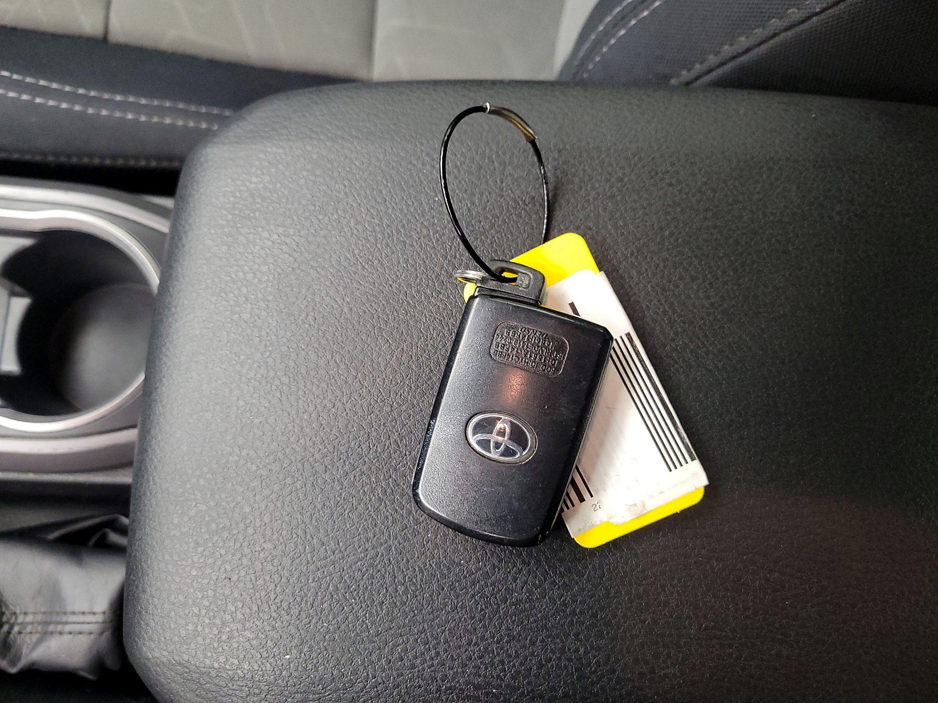 Thumbnail: 2022 Toyota Tacoma - 18