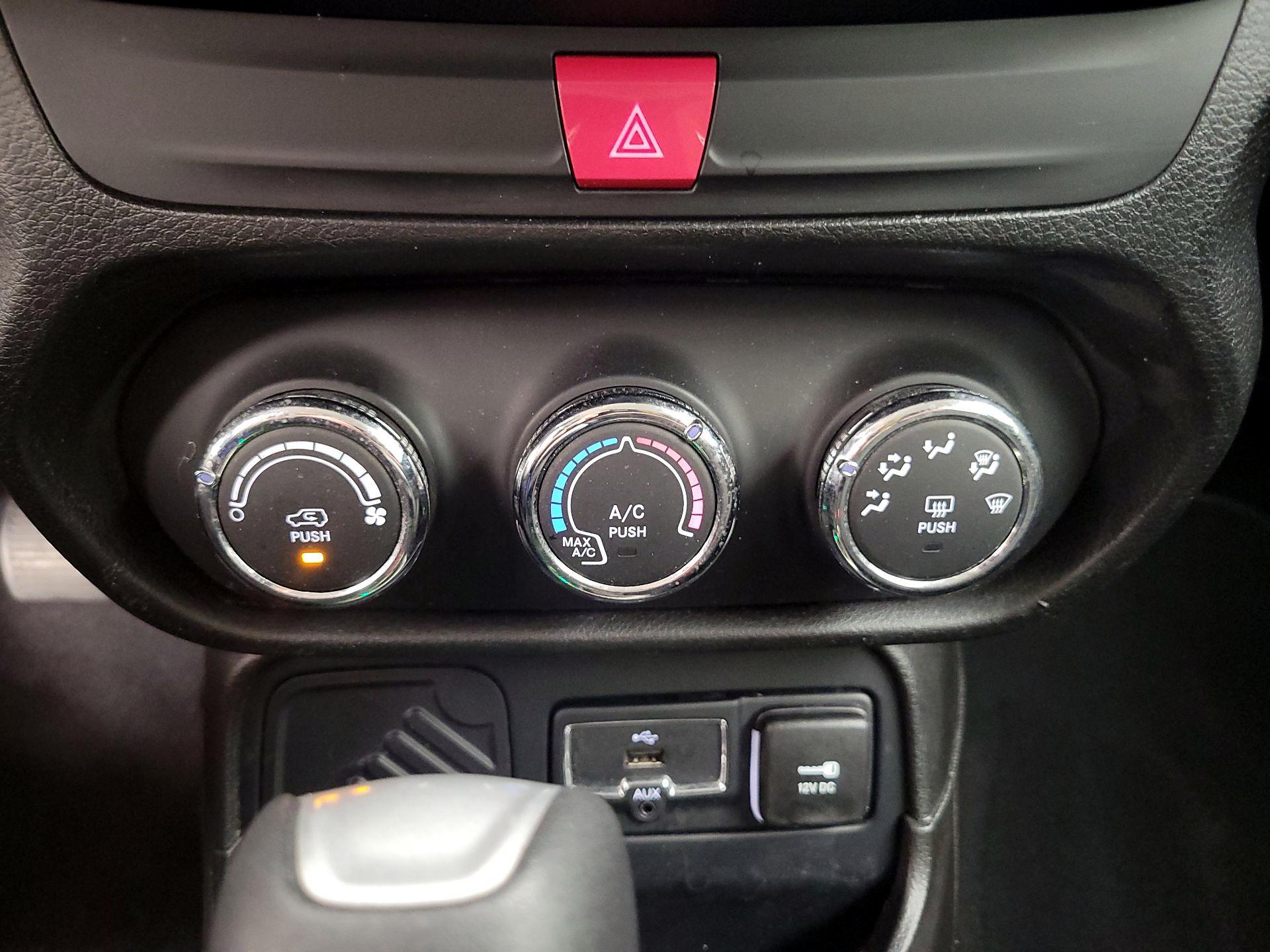 Thumbnail: 2017 Jeep Renegade - 16