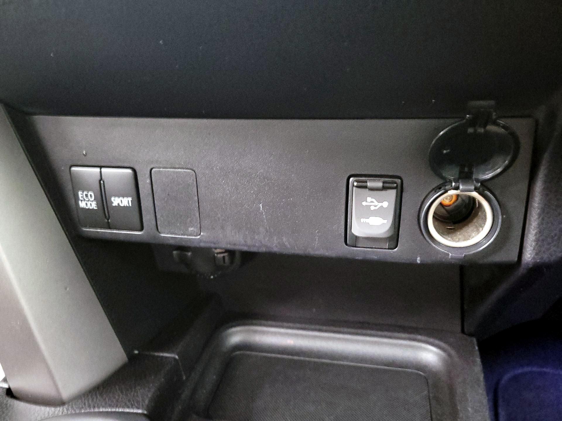 Thumbnail: 2017 Toyota RAV4 - 18