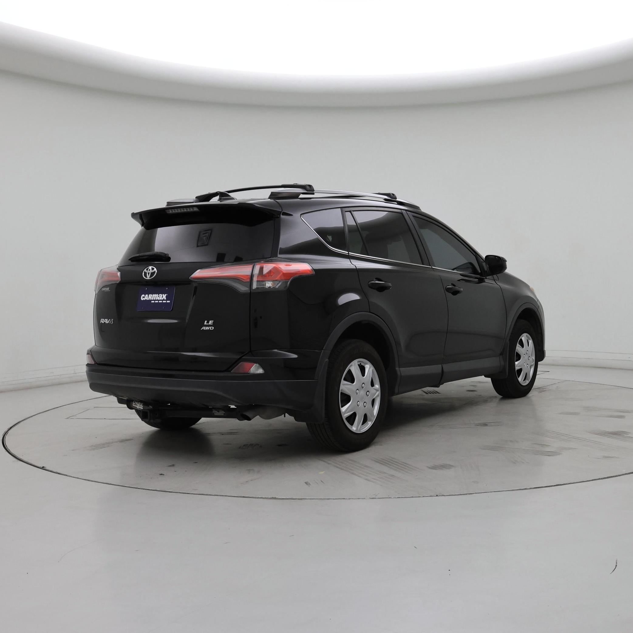 Thumbnail: 2017 Toyota RAV4 - 8